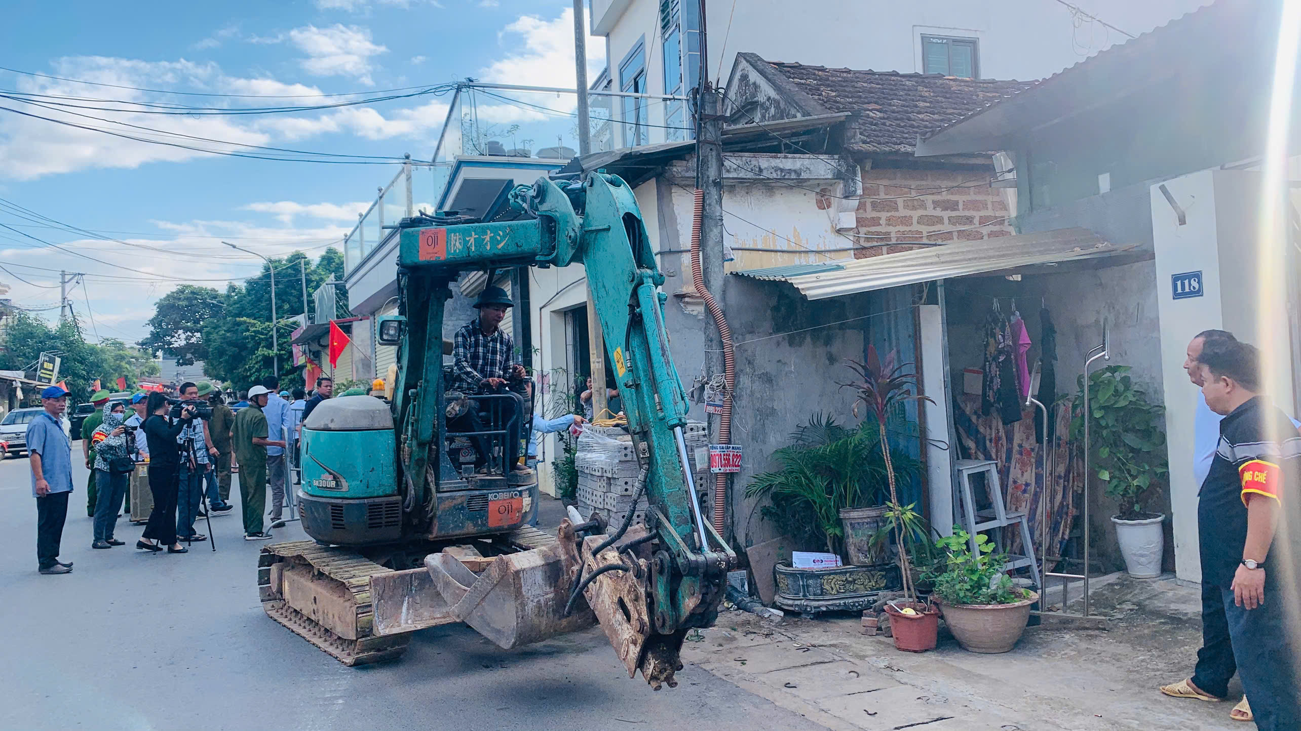 Xã Đoài Phương cưỡng chế giải phóng mặt bằng dự án Nâng cấp, cải tạo tuyến tỉnh lộ 418 - ảnh 4