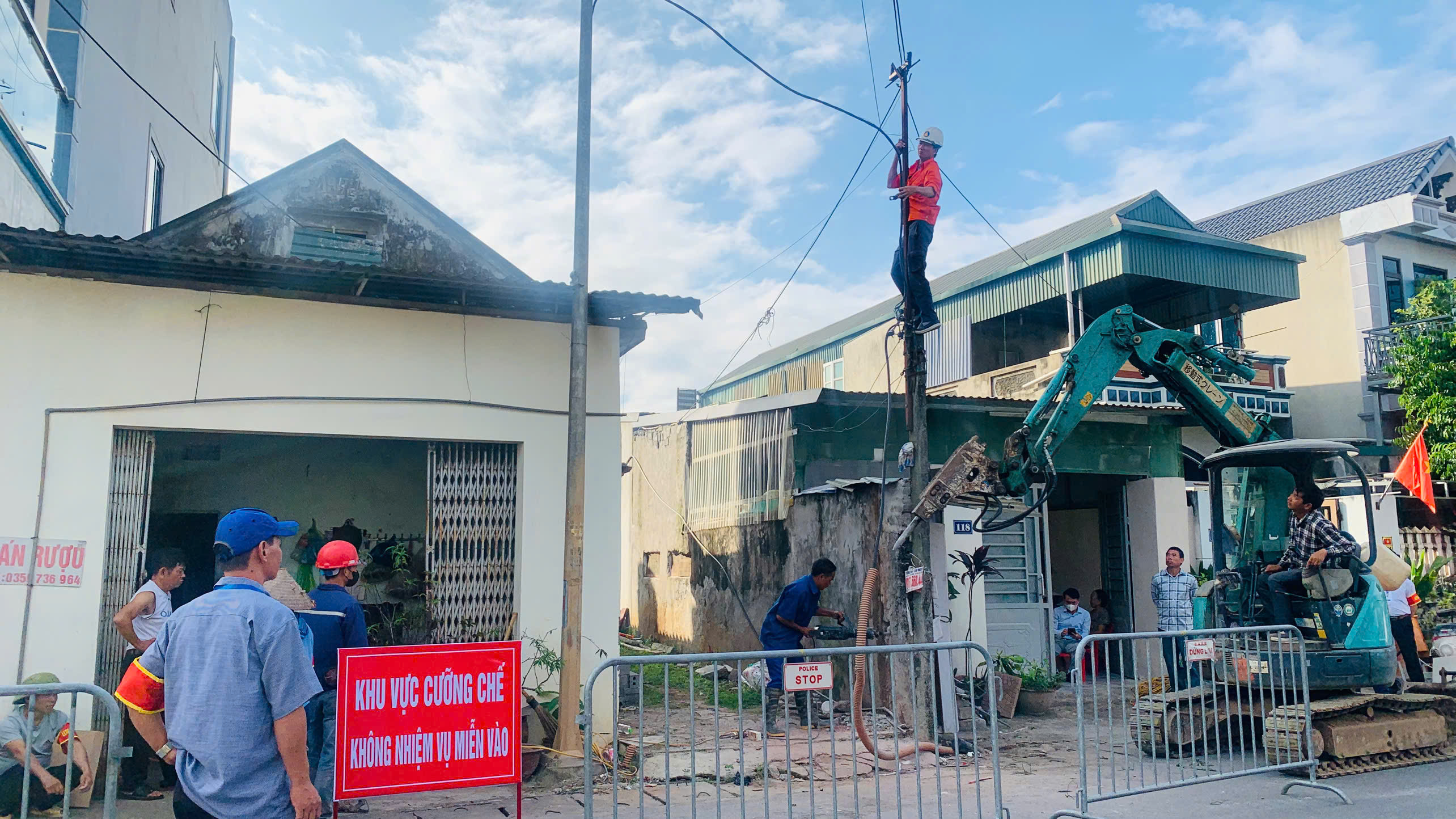 Xã Đoài Phương cưỡng chế giải phóng mặt bằng dự án Nâng cấp, cải tạo tuyến tỉnh lộ 418 - ảnh 5