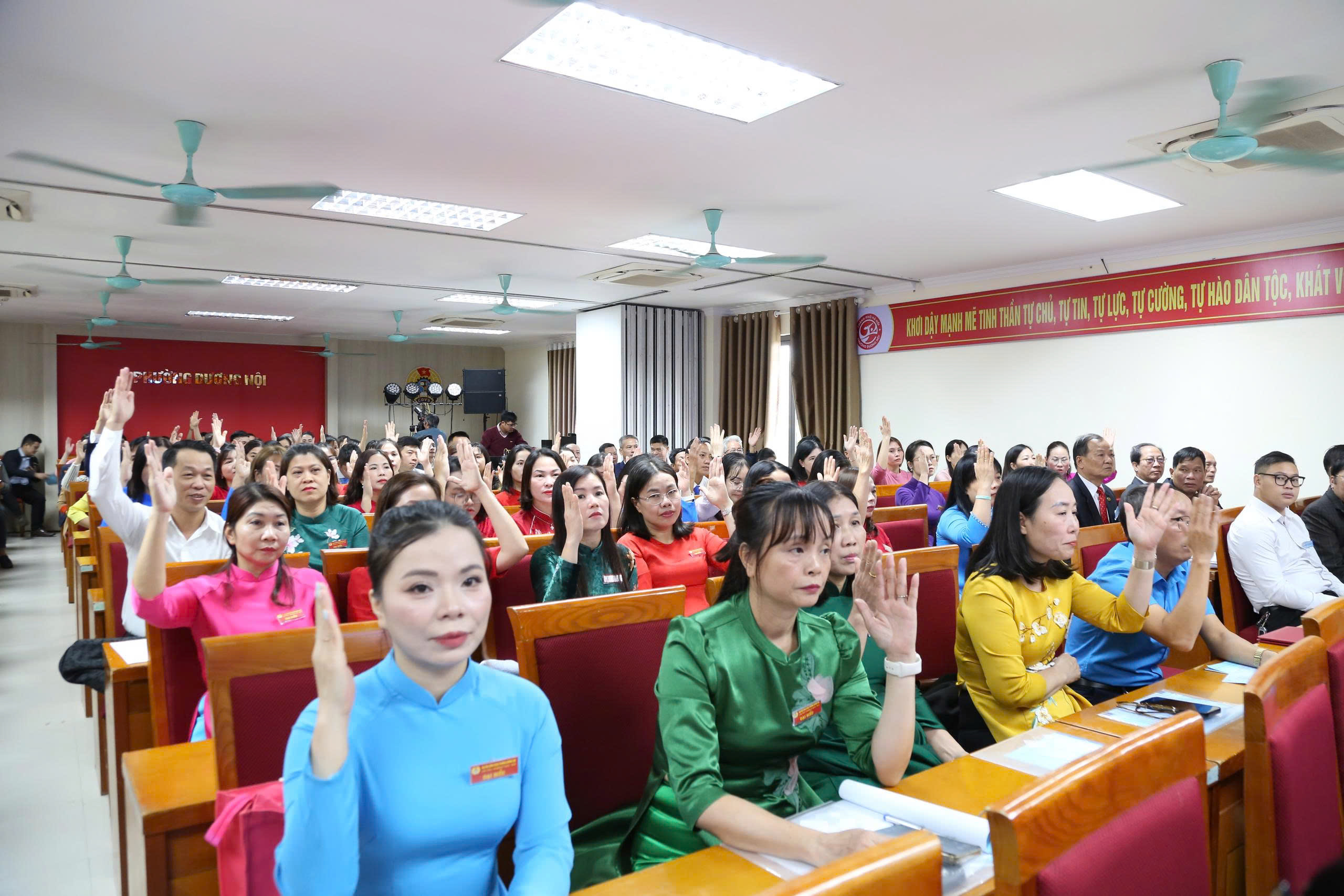 Công đoàn phường Dương Nội phát huy vai trò bảo vệ quyền và lợi ích hợp pháp, chính đáng của người lao động - ảnh 4