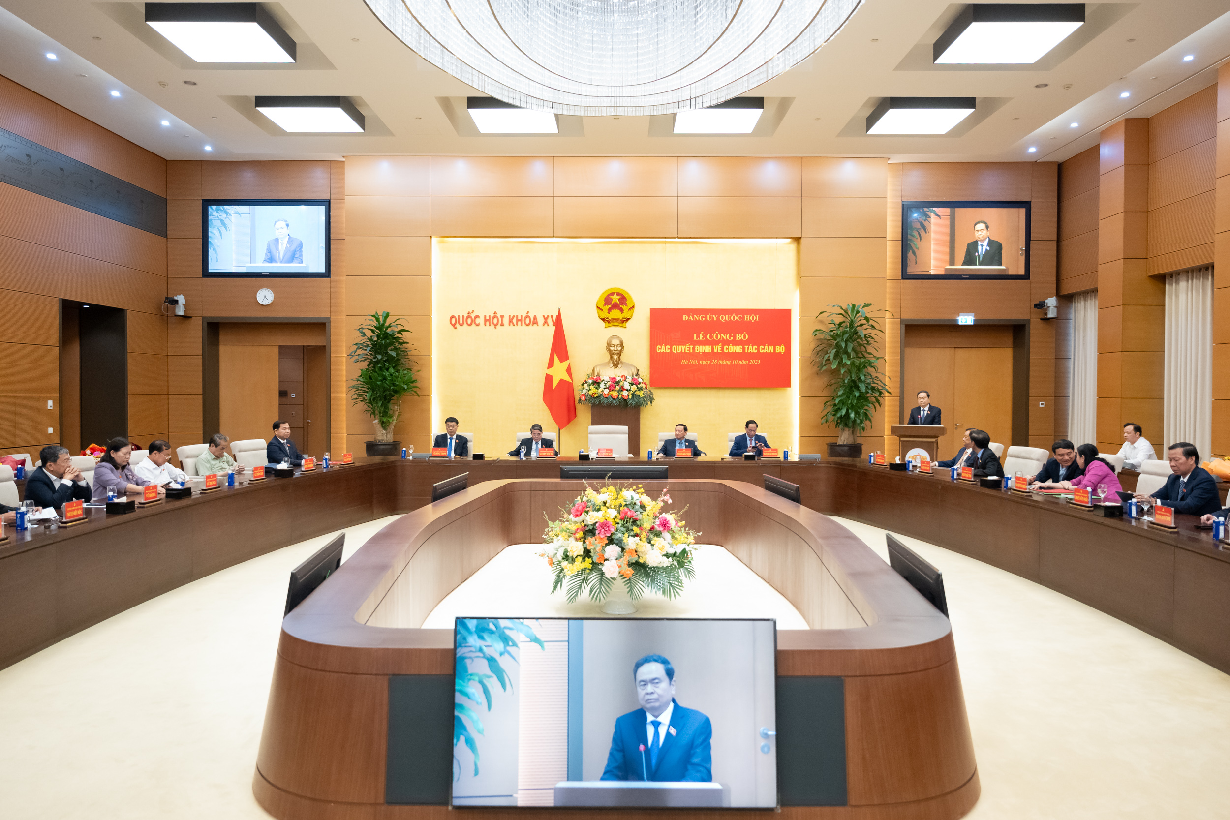 Công bố các quyết định của Ban Thường vụ Đảng uỷ Quốc hội về công tác cán bộ - ảnh 3