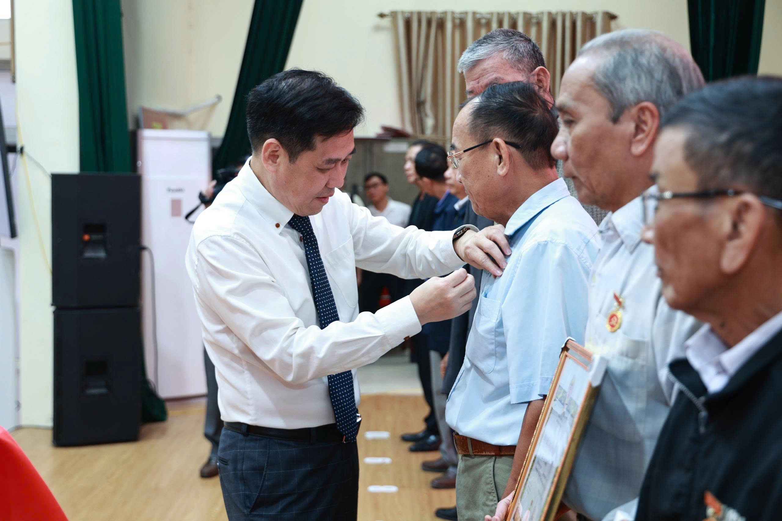 Xã Ứng Thiên trao Huy hiệu Đảng cho 31 đảng viên tiêu biểu - ảnh 4