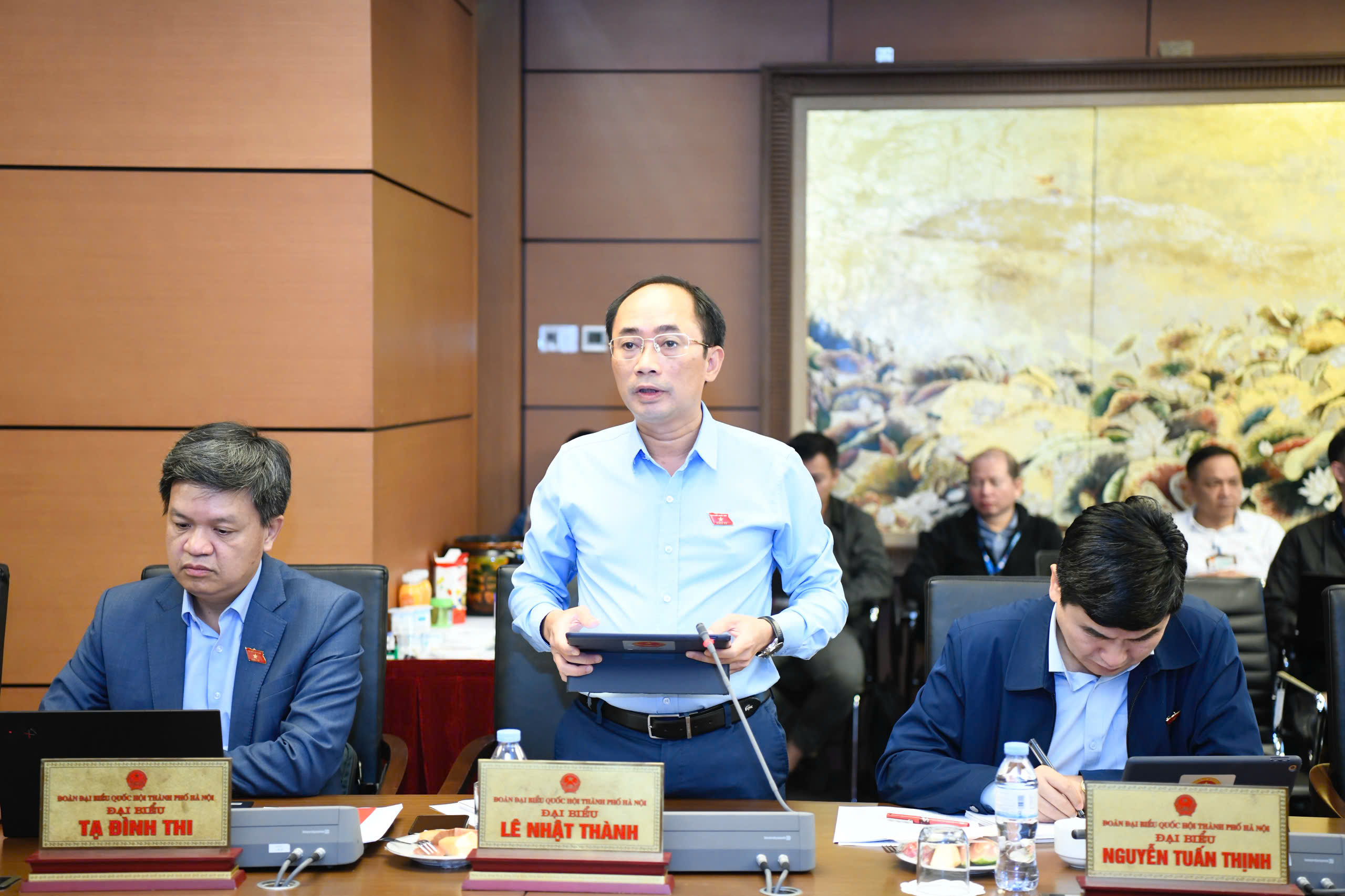 Hoàn thiện đồng bộ hệ thống pháp luật, tạo lập môi trường phát triển công nghiệp an ninh - ảnh 1