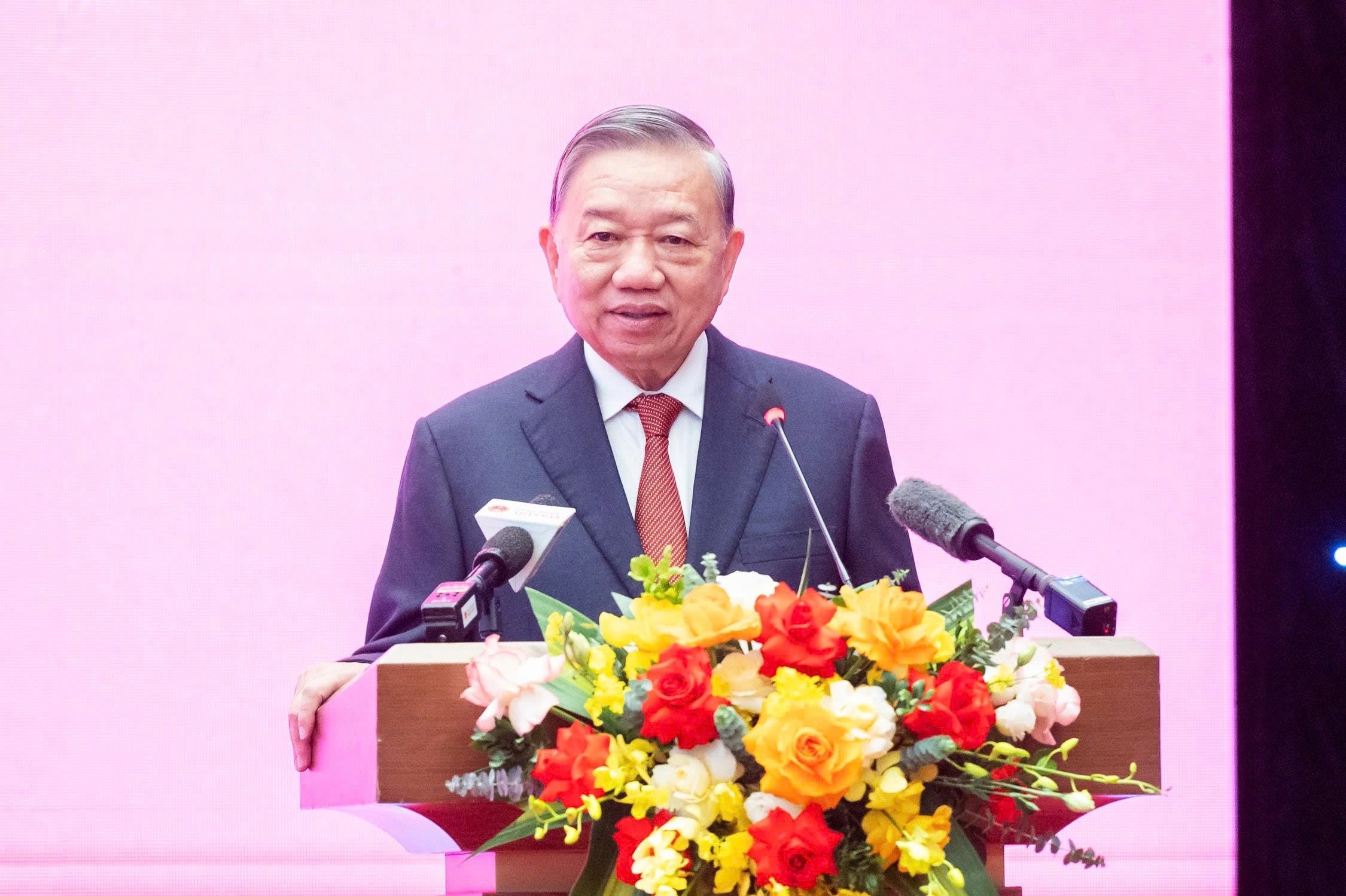 Tổng Bí thư Tô Lâm trao quyết định của Bộ Chính trị về công tác nhân sự - ảnh 2