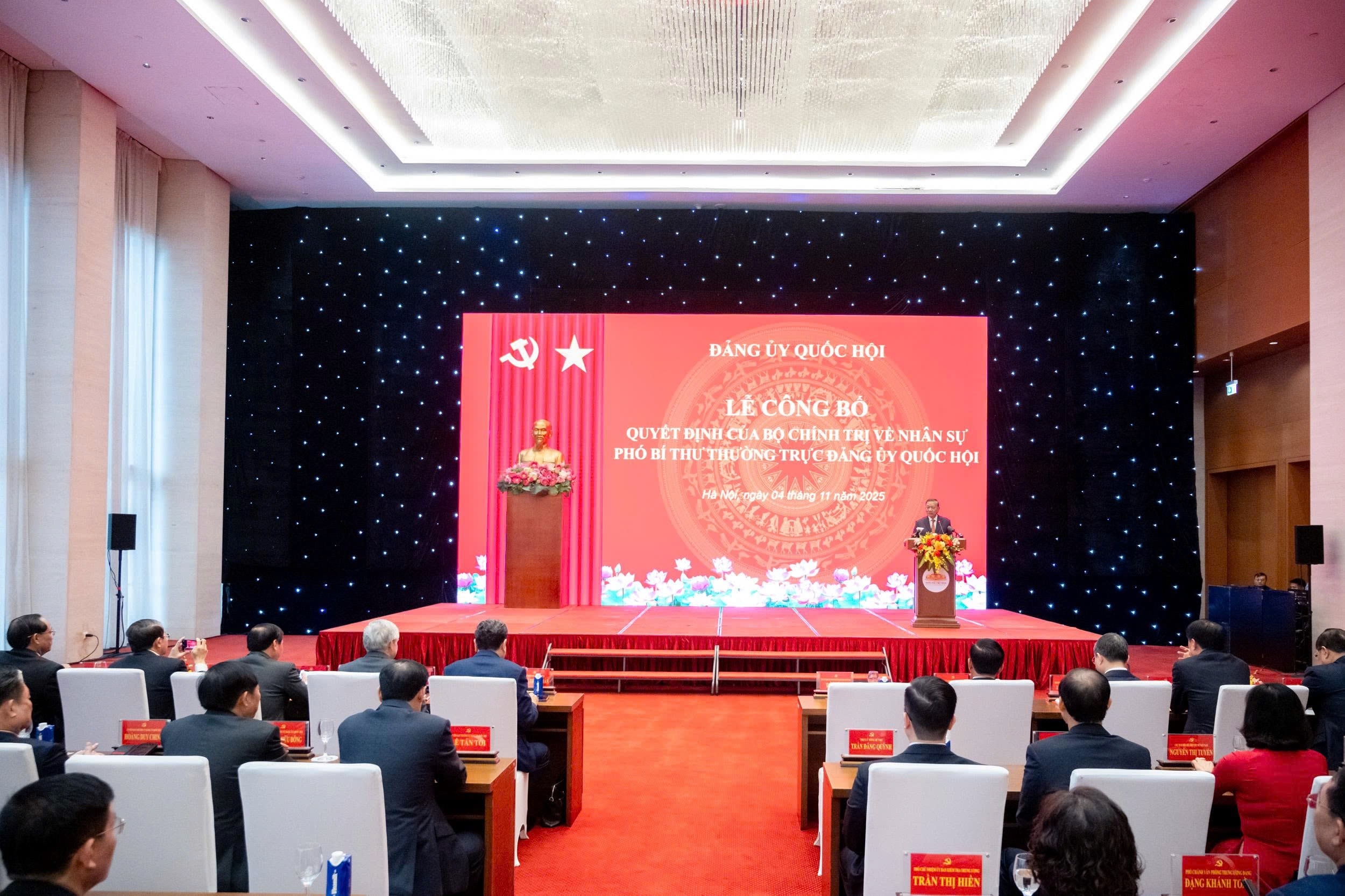 Tổng Bí thư Tô Lâm trao quyết định của Bộ Chính trị về công tác nhân sự - ảnh 4