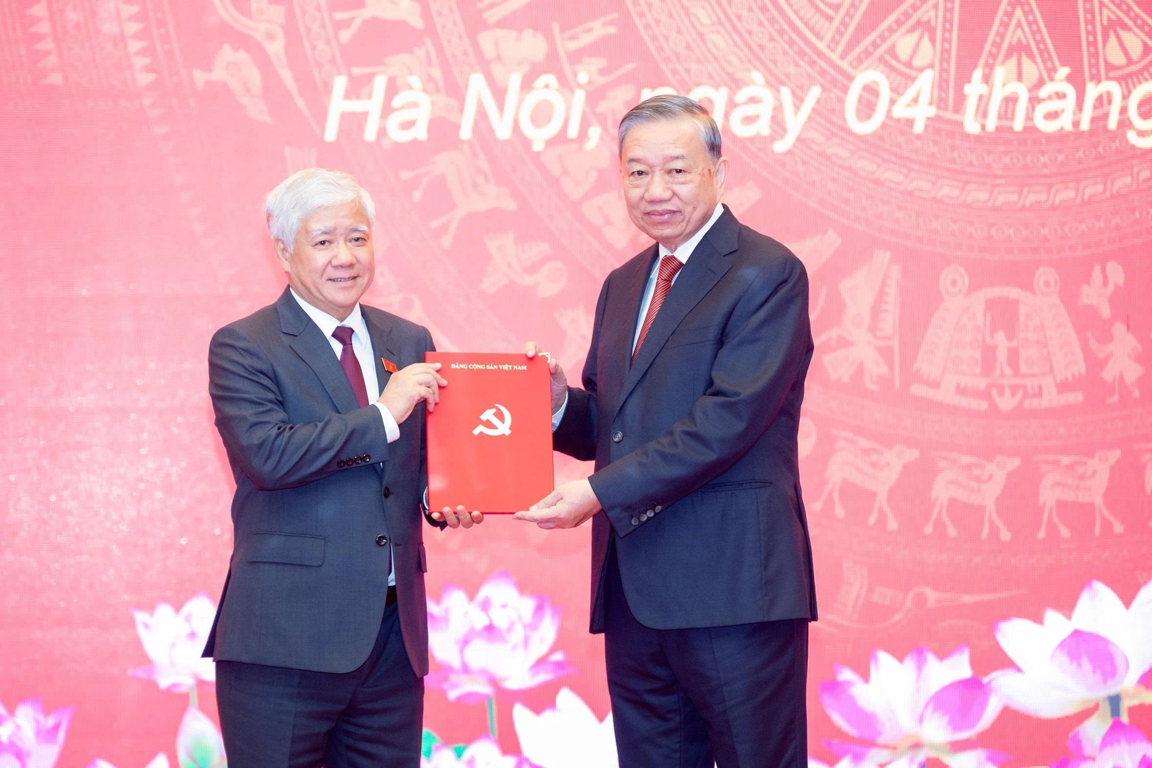 Tổng Bí thư Tô Lâm trao quyết định của Bộ Chính trị về công tác nhân sự - ảnh 6