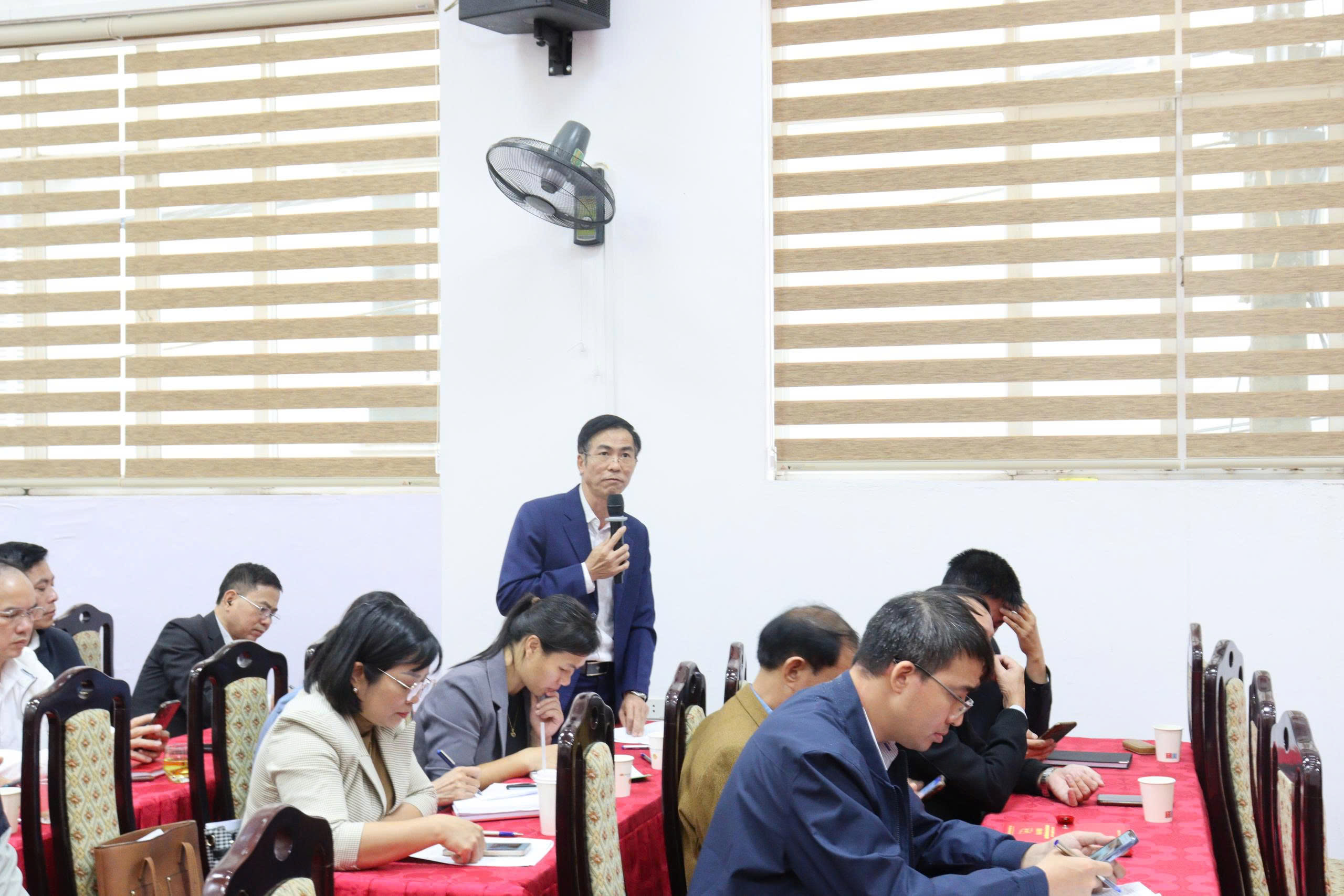 Hội Nông dân thành phố Hà Nội góp ý kiến vào Dự thảo Văn kiện Đại hội Đảng lần thứ XIV - ảnh 4