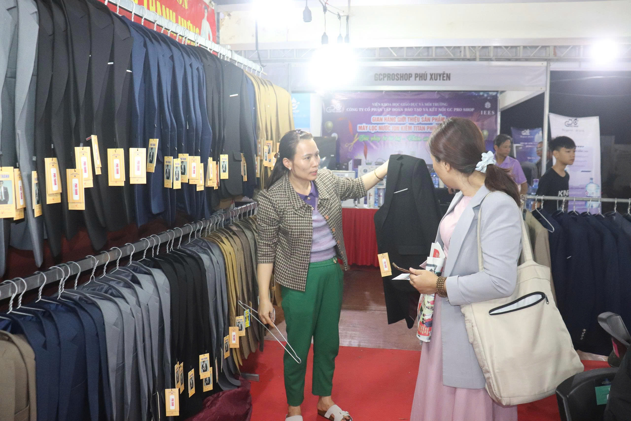 Xúc tiến thương mại ở Phượng Dực thu hút doanh nghiệp, các làng nghề và hàng nghìn người dân - ảnh 4