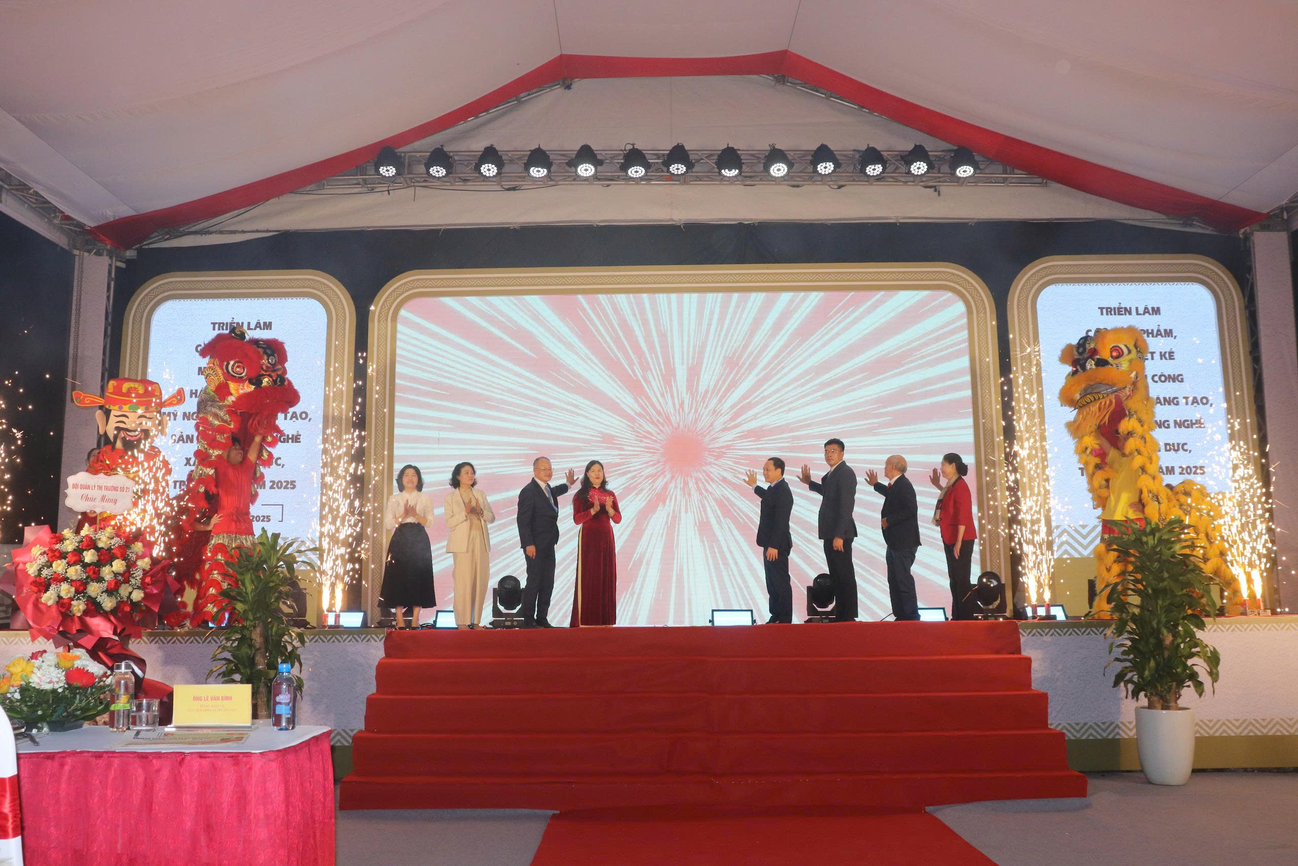 Xúc tiến thương mại ở Phượng Dực thu hút doanh nghiệp, các làng nghề và hàng nghìn người dân - ảnh 2