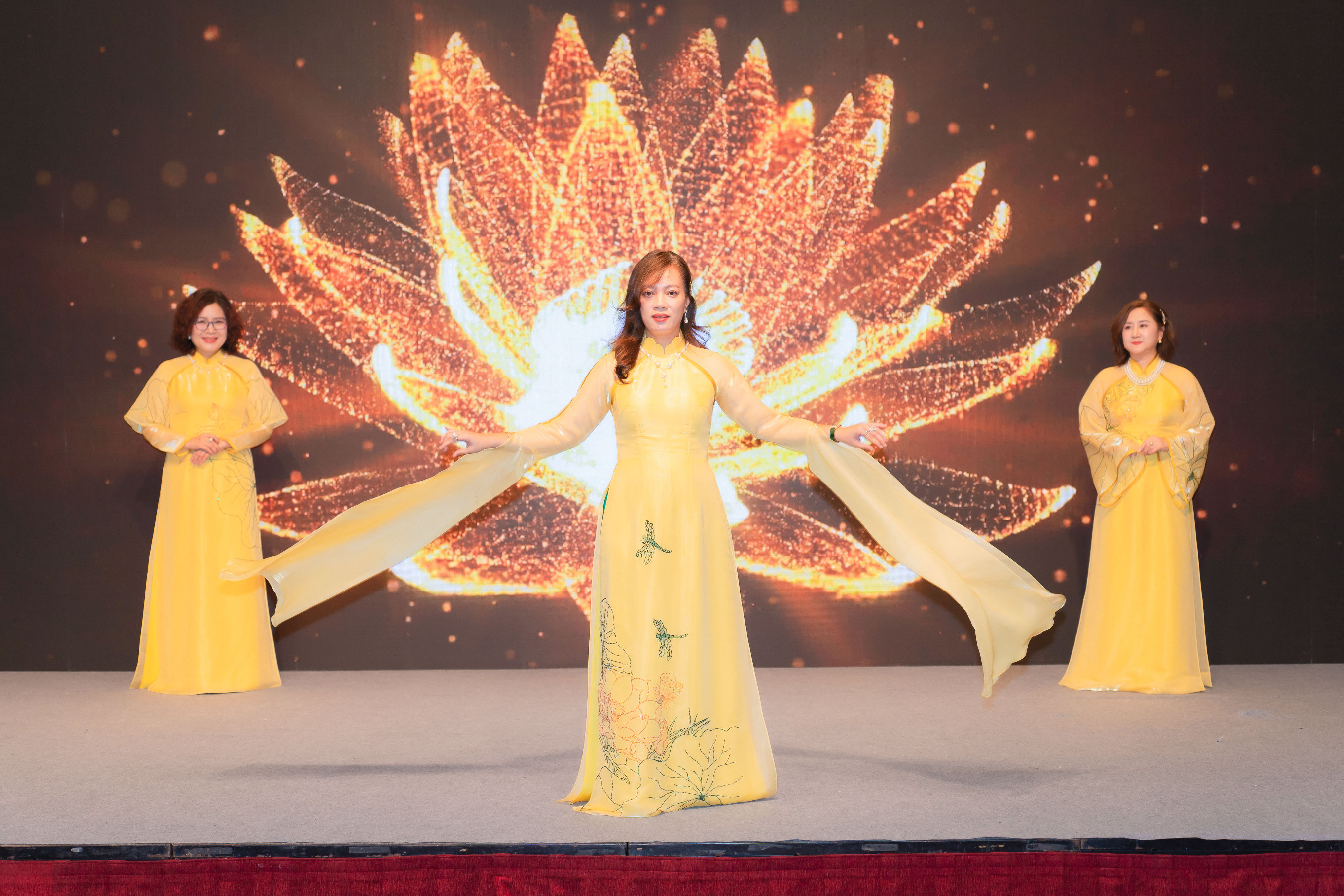 HNEW: Tiệc Ngoại giao năm 2025 - kết nối nữ lãnh đạo - kiến tạo tăng trưởng bên vững - ảnh 9