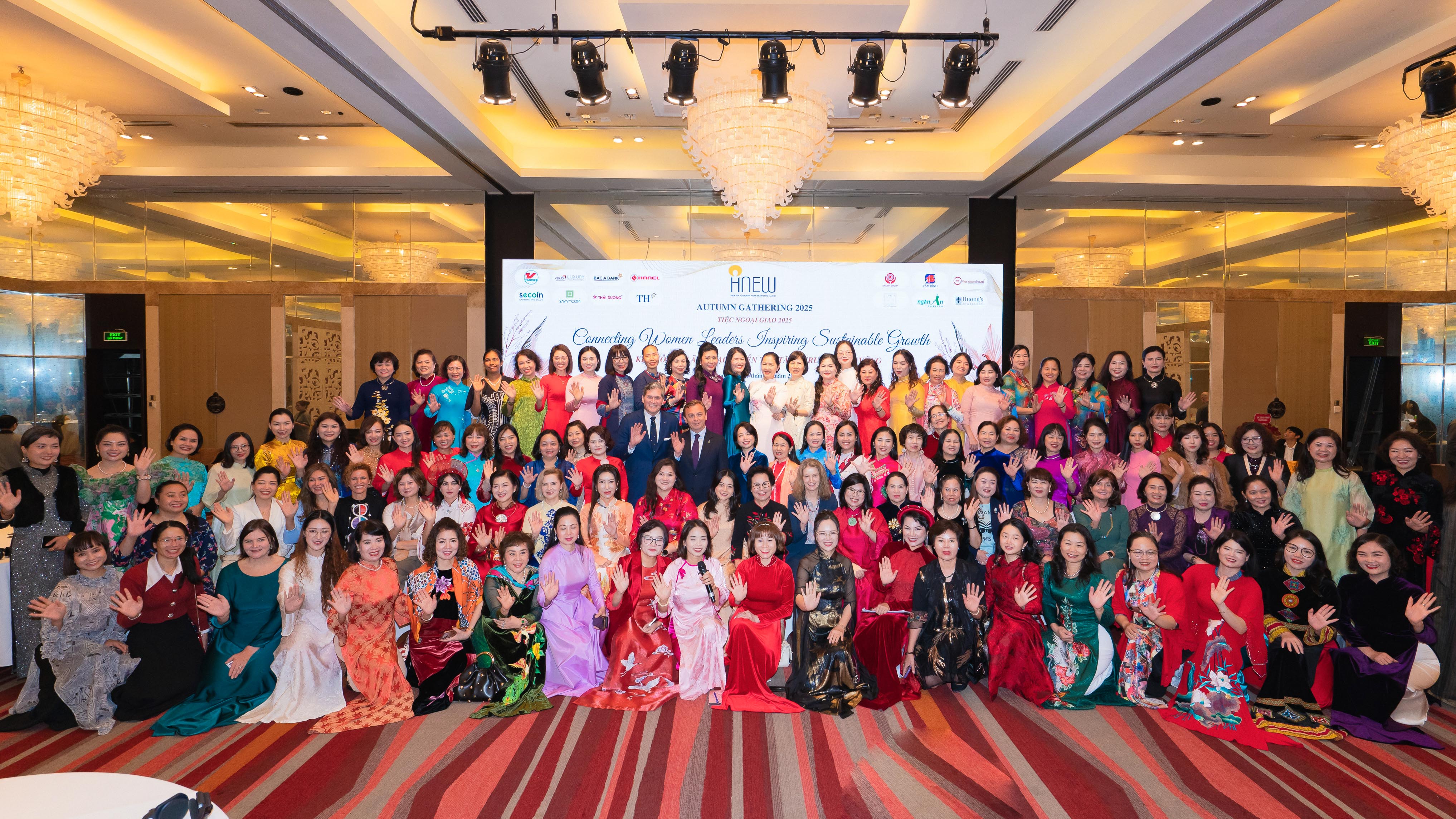 HNEW: Tiệc Ngoại giao năm 2025 - kết nối nữ lãnh đạo - kiến tạo tăng trưởng bên vững - ảnh 15