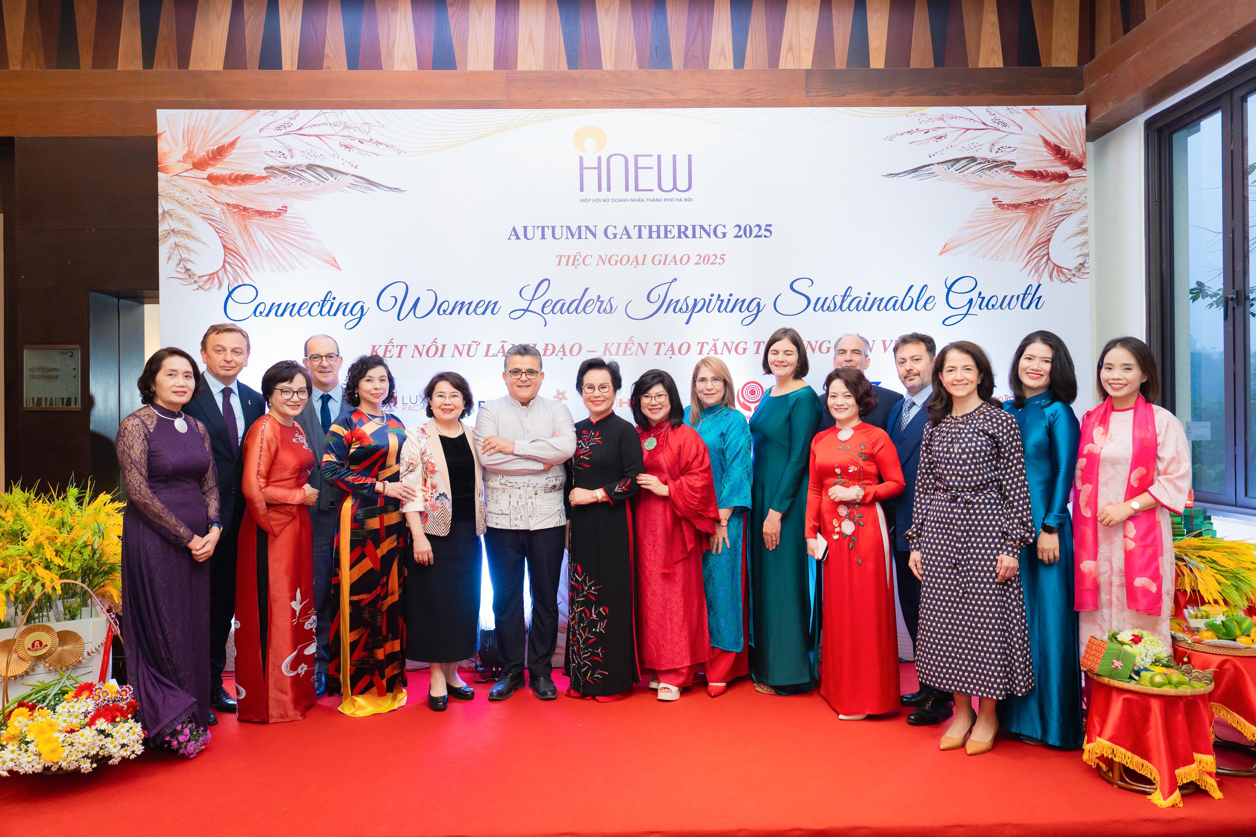 HNEW: Tiệc Ngoại giao năm 2025 - kết nối nữ lãnh đạo - kiến tạo tăng trưởng bên vững - ảnh 8