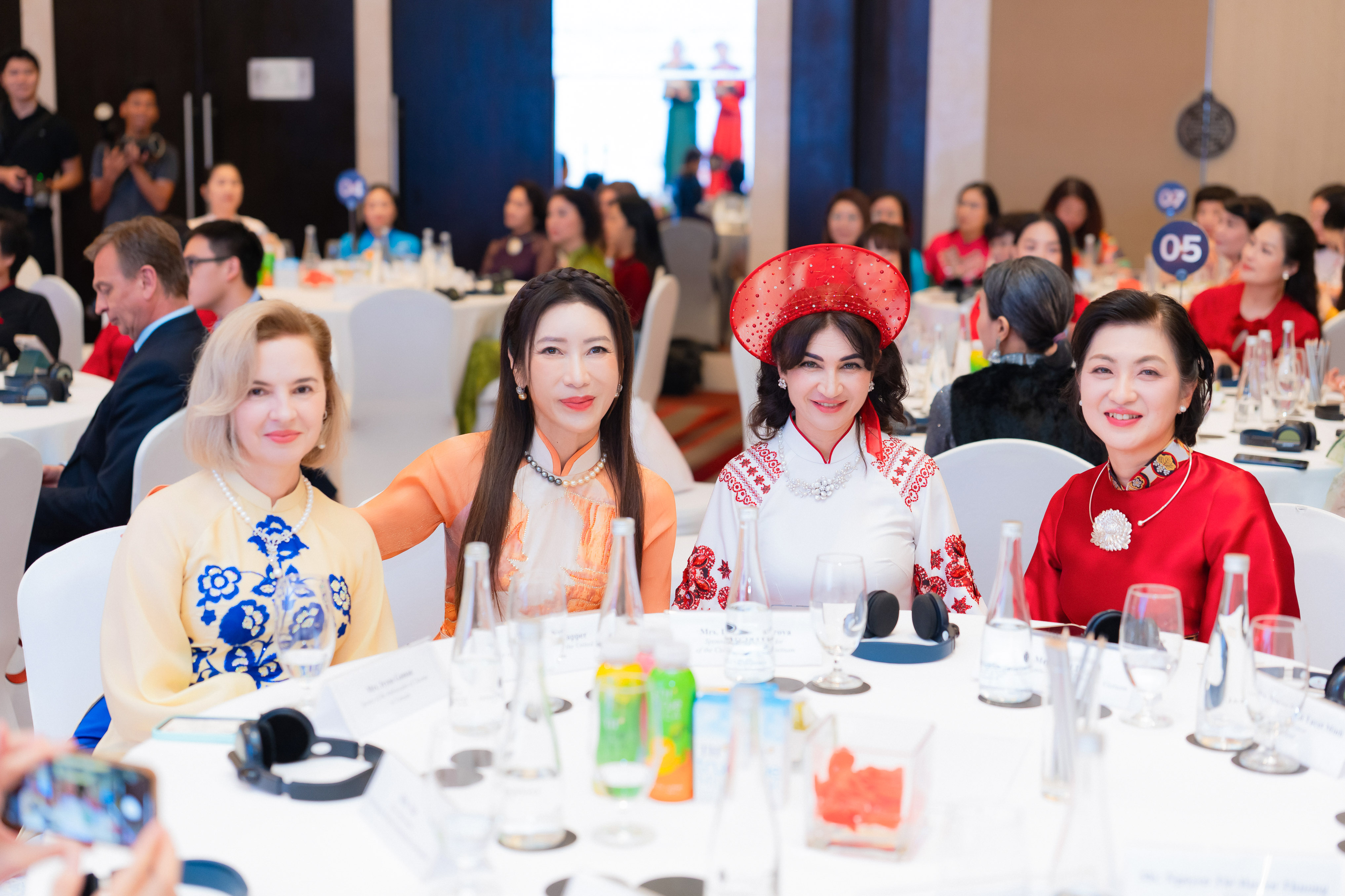 HNEW: Tiệc Ngoại giao năm 2025 - kết nối nữ lãnh đạo - kiến tạo tăng trưởng bên vững - ảnh 1