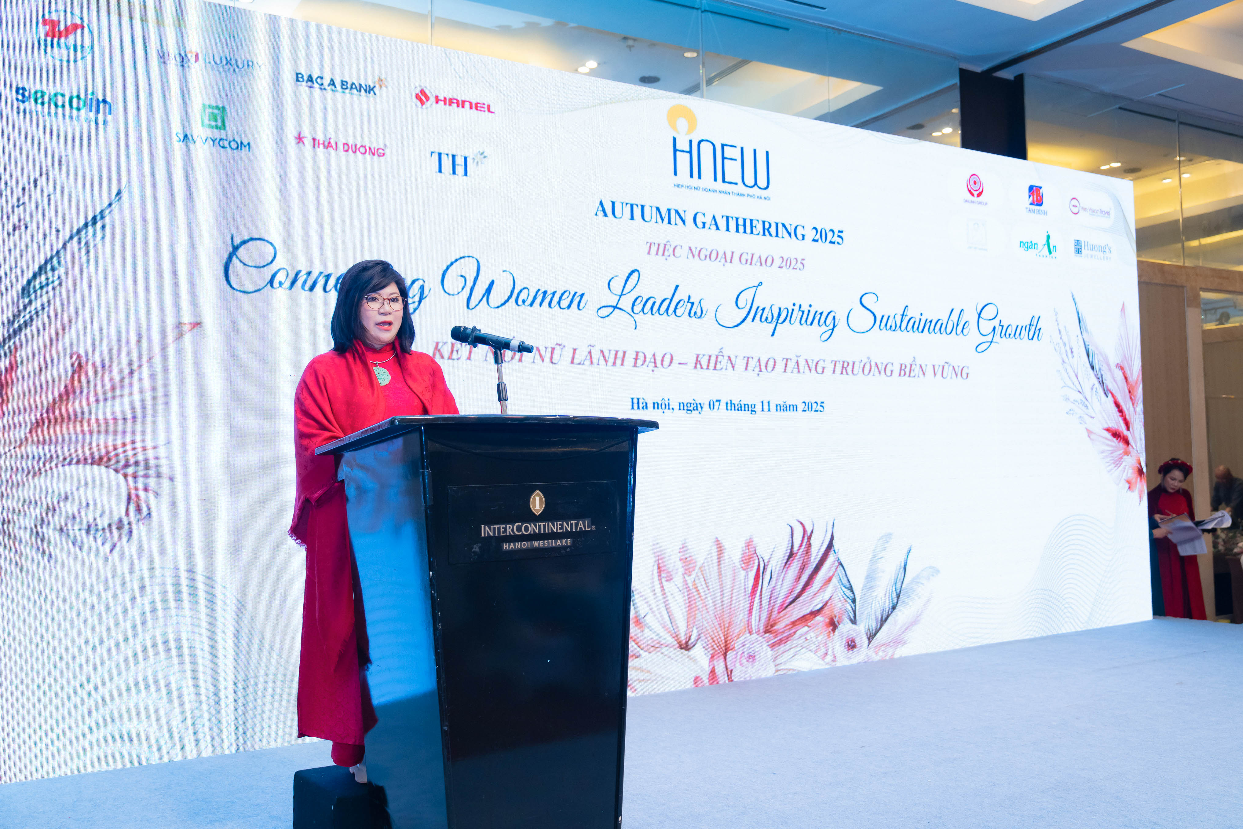 HNEW: Tiệc Ngoại giao năm 2025 - kết nối nữ lãnh đạo - kiến tạo tăng trưởng bên vững - ảnh 6