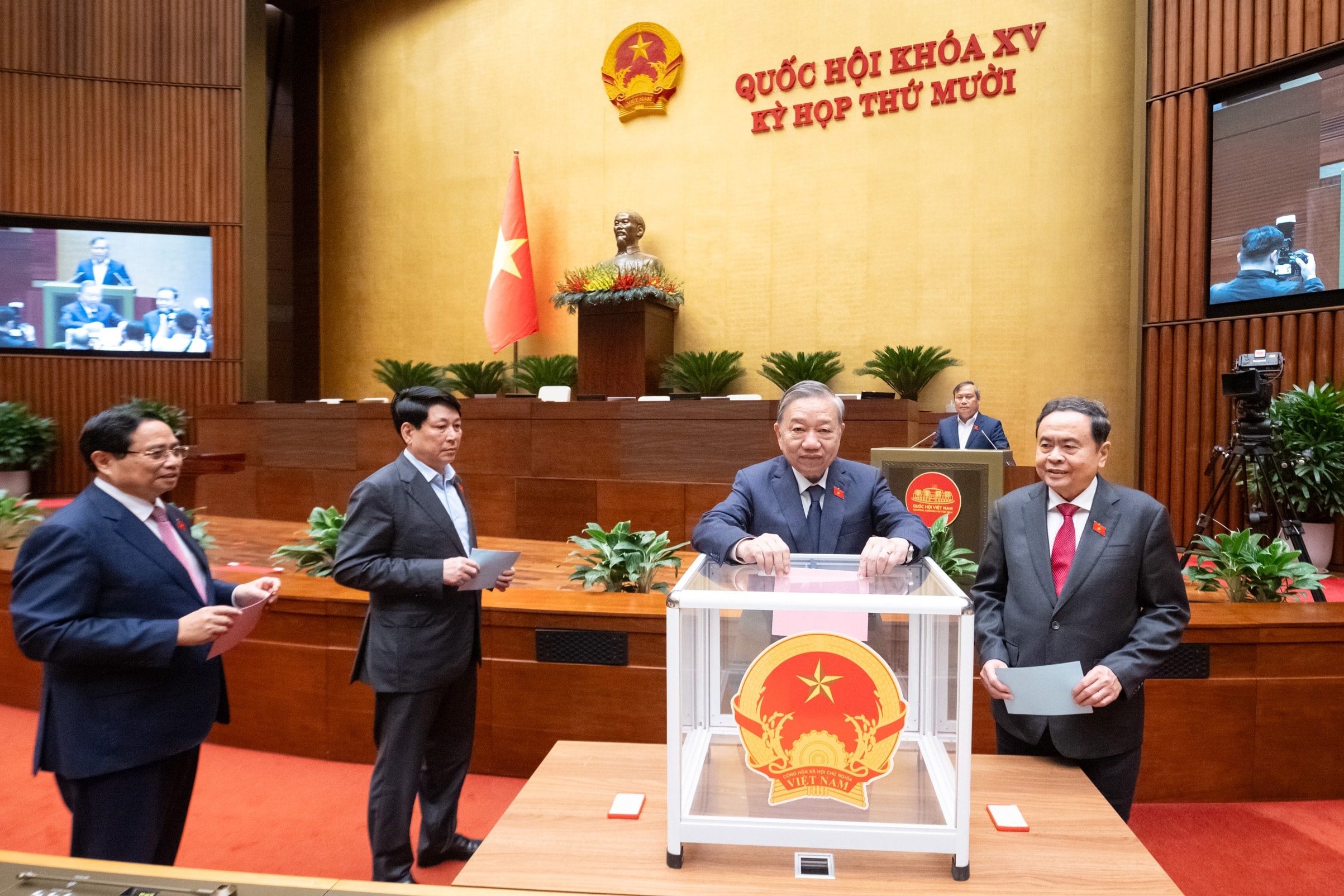 Chánh án Tòa án Nhân dân tối cao Nguyễn Văn Quảng tuyên thệ nhậm chức - ảnh 1