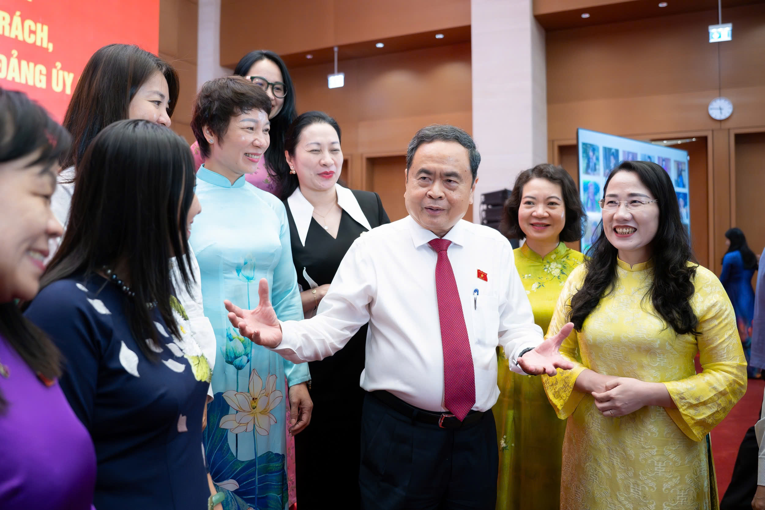 Bài 3: “Bản sắc mềm” - vai trò của các nữ đại biểu trong lập pháp nhân văn - ảnh 7