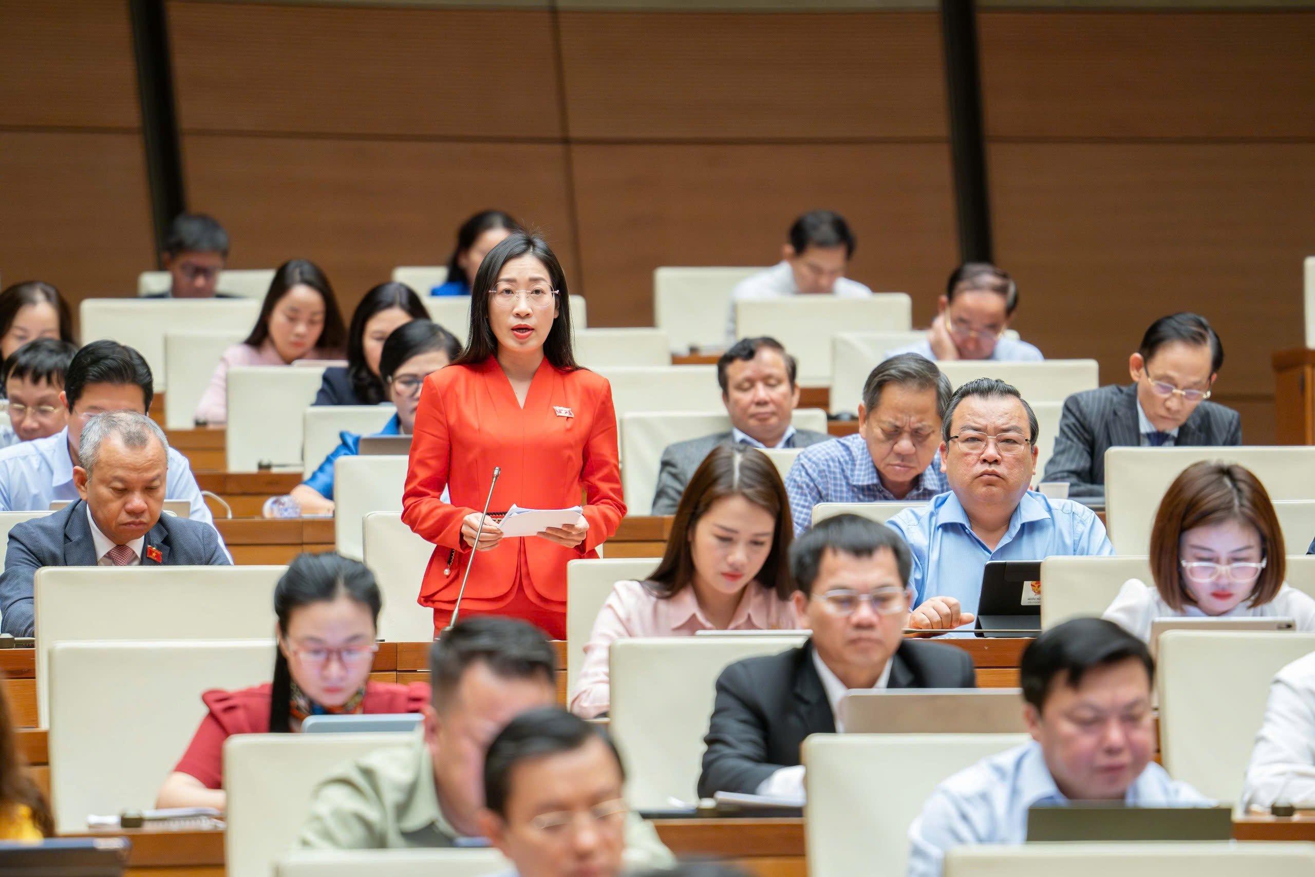 Chưa có quy định riêng để bảo vệ trẻ em và trẻ vị thành niên khi tham gia các livestream bán hàng - ảnh 1