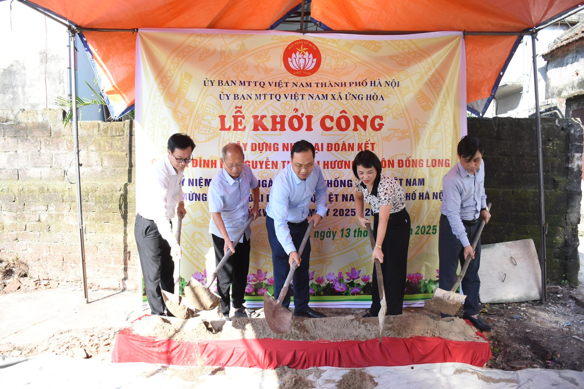 Ứng Hoà: Khởi công và trao kinh phí hỗ trợ xây dựng nhà “Đại đoàn kết” - ảnh 2