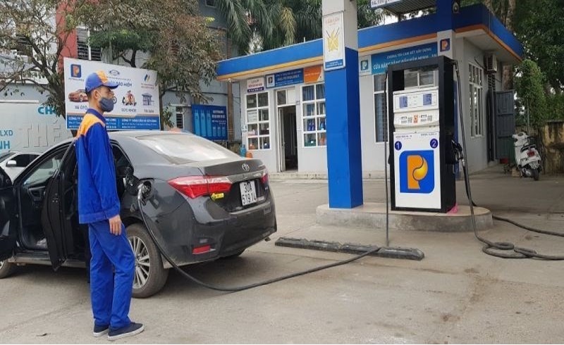 Giá xăng tăng nhẹ, xăng RON95-III 20.576 đồng/lít, tăng 160 đồng/lít - ảnh 1