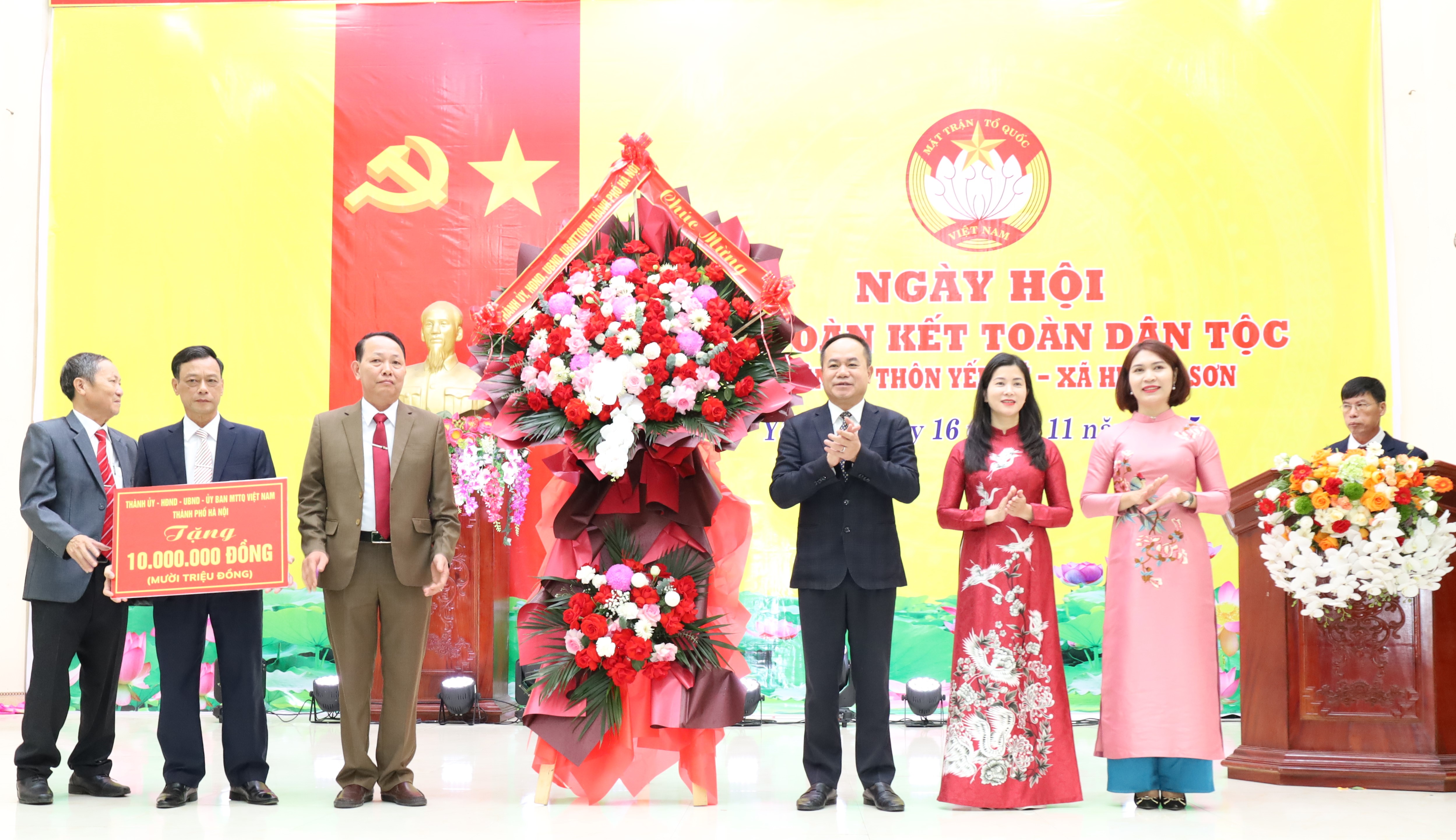 Tưng bừng ngày hội Đại đoàn kết thôn toàn dân ở thôn Yến Vỹ, xã Hương Sơn - ảnh 1