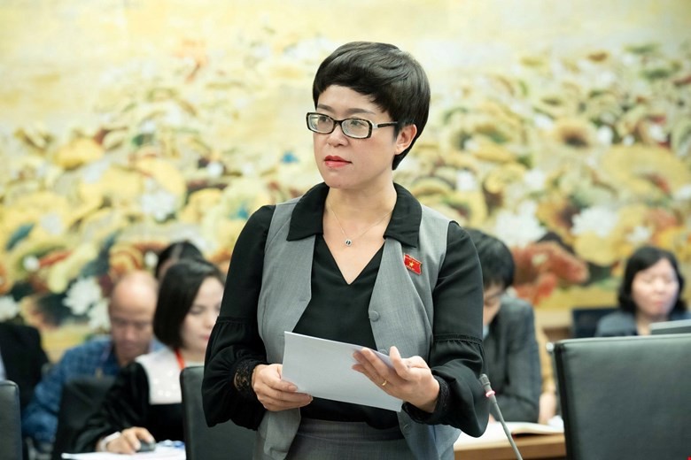 Đề nghị Chính phủ giao Bộ GD&ĐT xây dựng bộ sách giáo khoa điện tử - ảnh 1