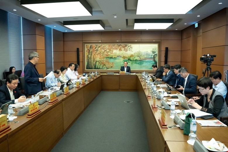 Đề nghị Chính phủ giao Bộ GD&ĐT xây dựng bộ sách giáo khoa điện tử - ảnh 3