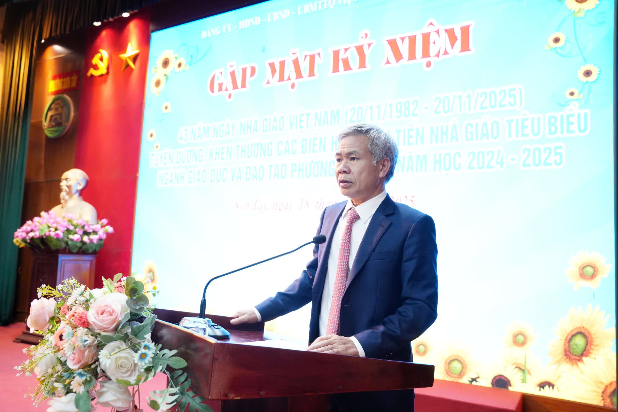 Phường Sơn Tây tuyên dương các nhà giáo tiêu biểu, các điển hình tiên tiến - ảnh 5