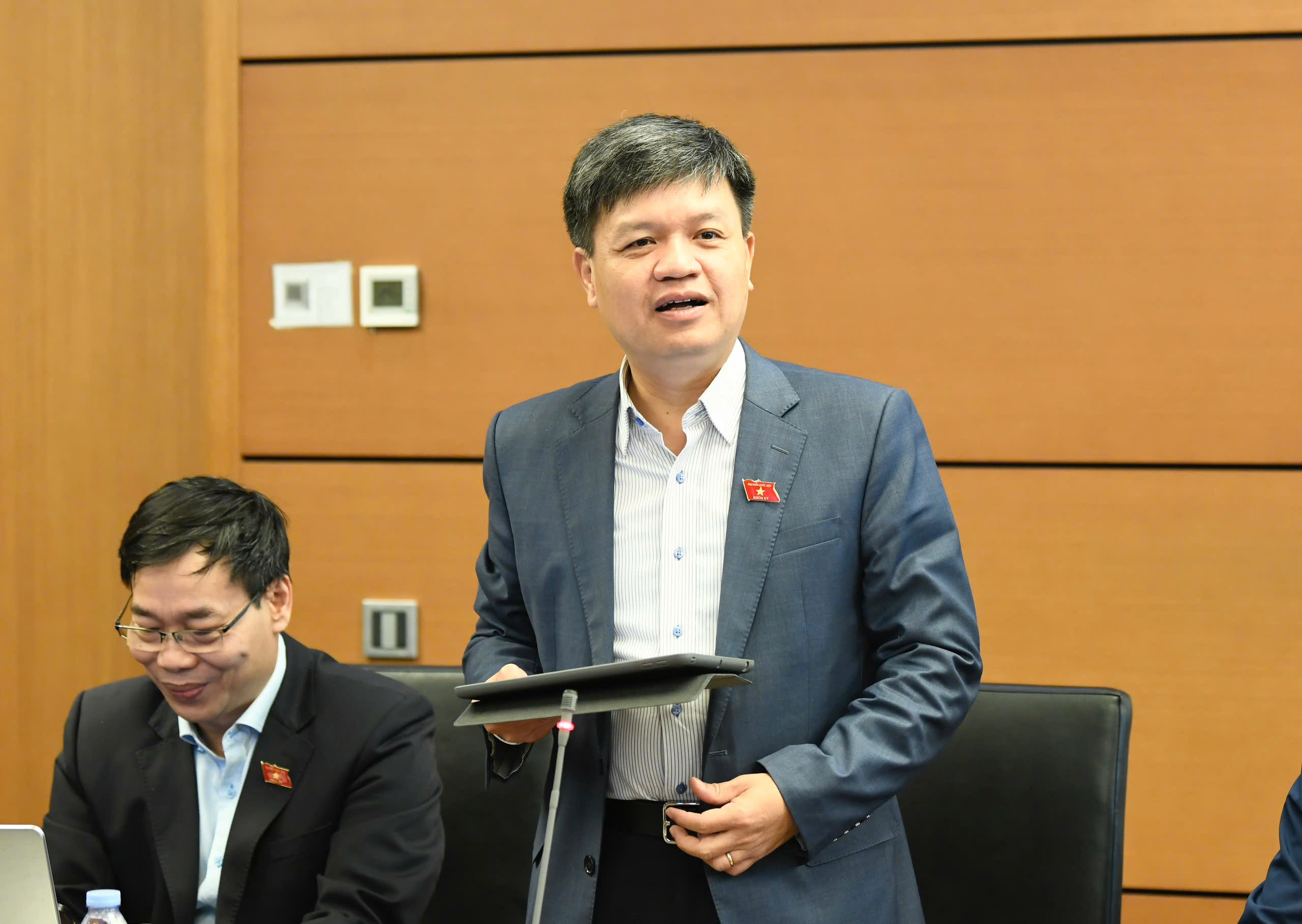 Cần có quy định hỗ trợ cụ thể để ngư dân, những người lính thực thụ bám biển  - ảnh 1