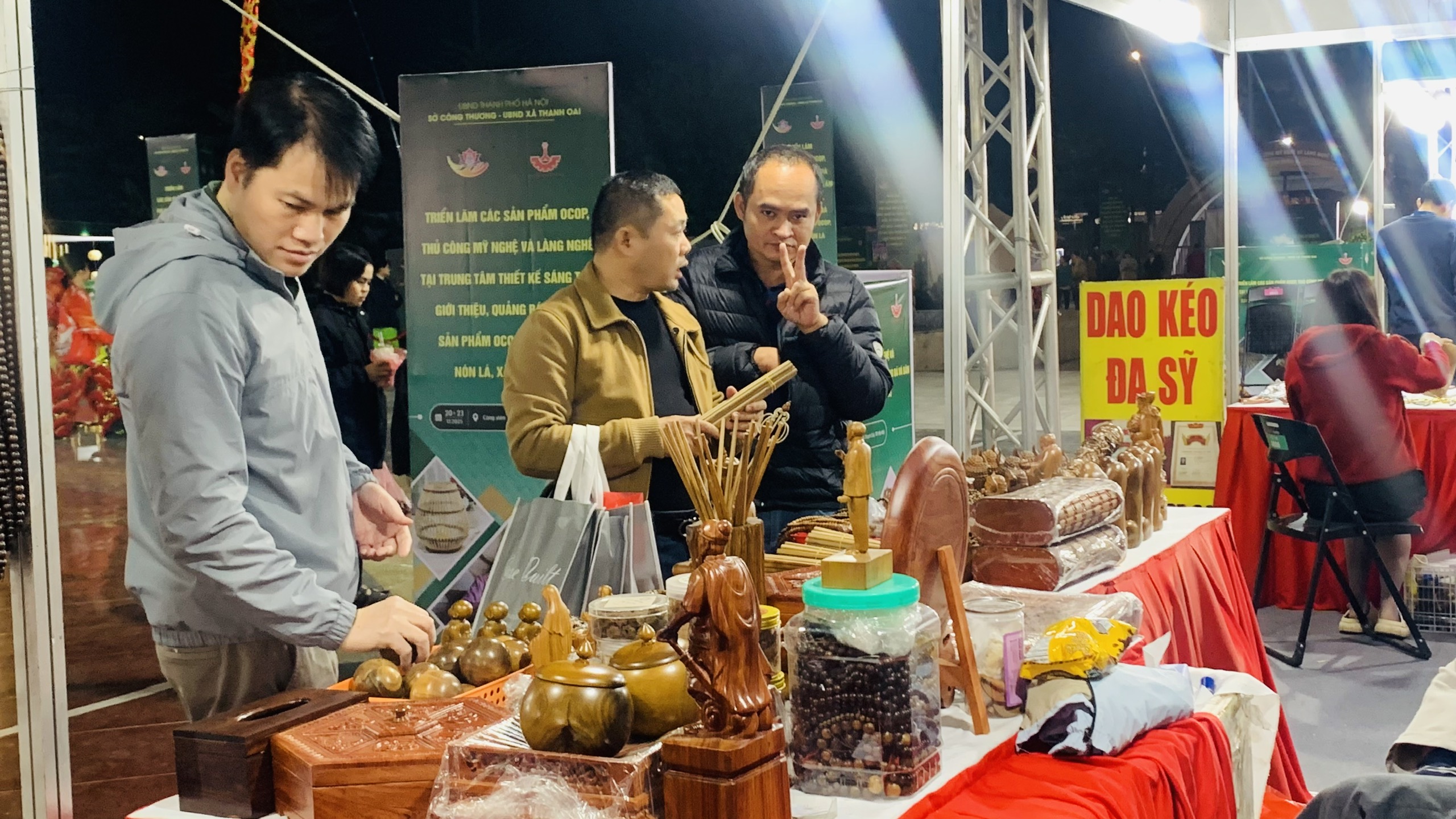 Quảng bá, kết nối sản phẩm OCOP, làng nghề và phiên chợ Việt tại xã Thanh Oai - ảnh 5