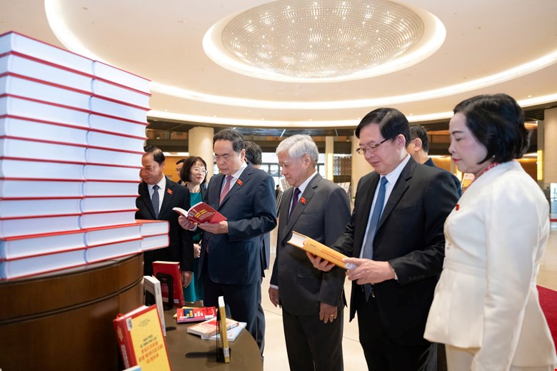 Triển lãm “Quốc hội Việt Nam - quá trình xây dựng và hoàn thiện hệ thống pháp luật“ - ảnh 5