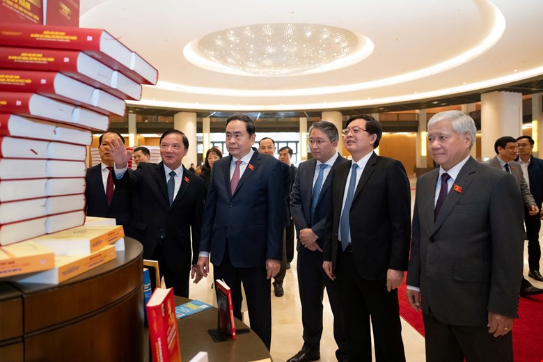 Triển lãm “Quốc hội Việt Nam - quá trình xây dựng và hoàn thiện hệ thống pháp luật“ - ảnh 3