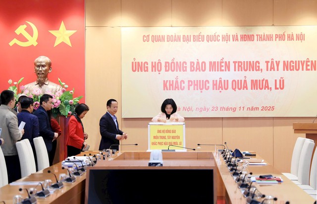 Cơ quan Đoàn đại biểu Quốc hội và HĐND thành phố Hà Nội ủng hộ đồng bào bị thiệt hại do mưa lũ - ảnh 1