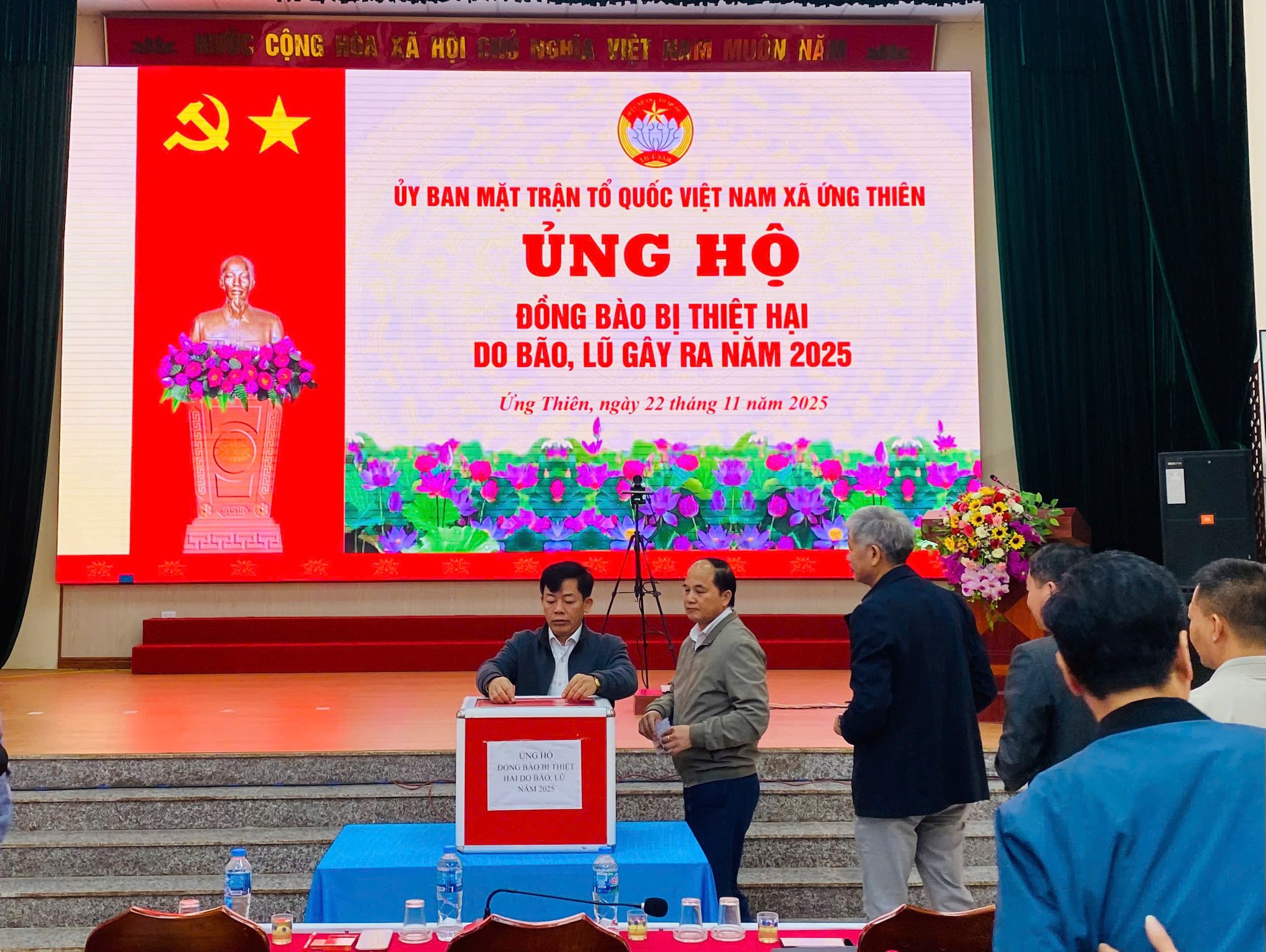 Xã Ứng Thiên phát động ủng hộ đồng bào miền Trung, Tây Nguyên khắc phục thiệt hại do mưa lũ - ảnh 2