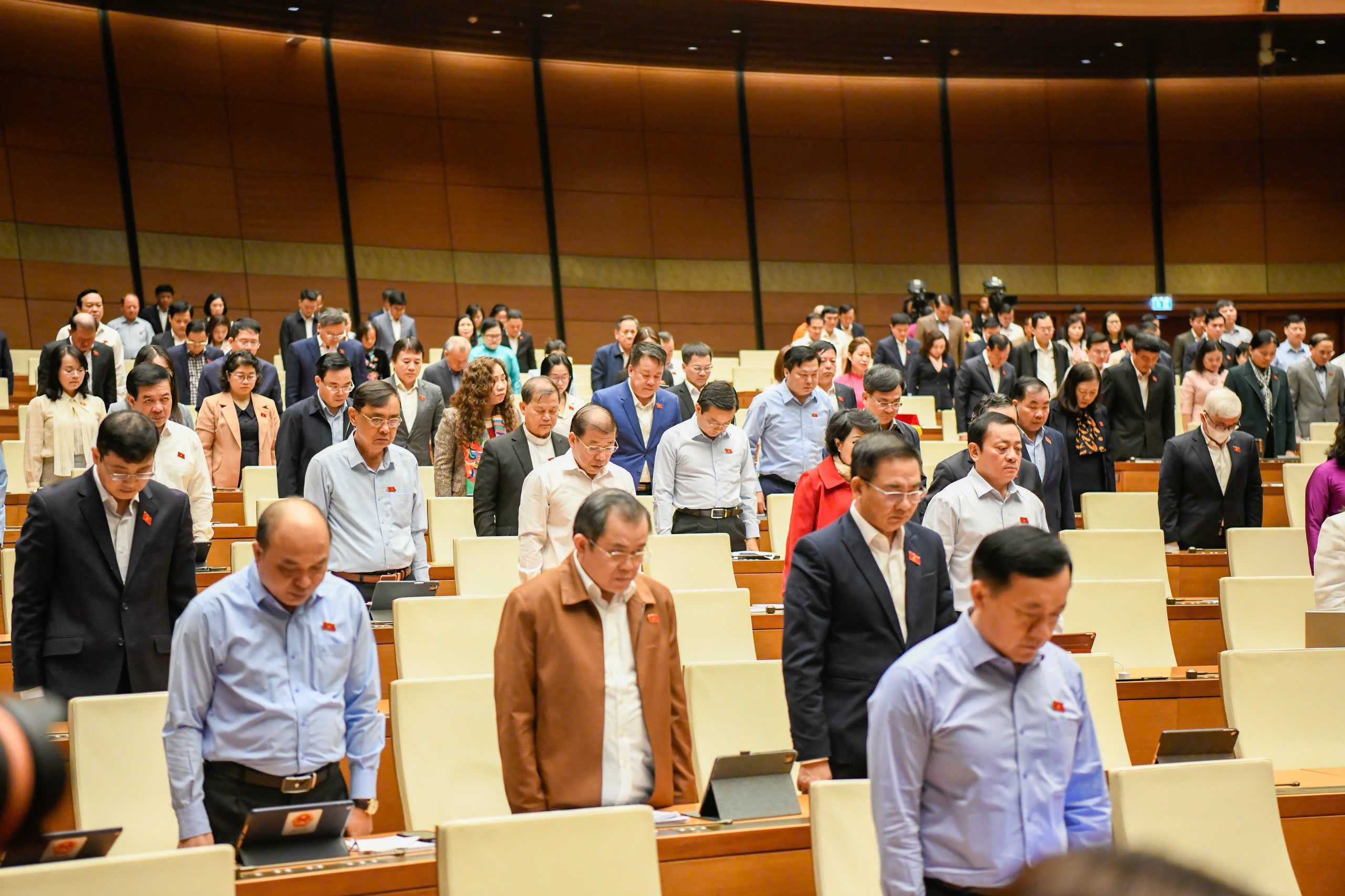 Các đại biểu Quốc hội quyên góp ủng hộ đồng bào khắc phục hậu quả bão lũ - ảnh 2