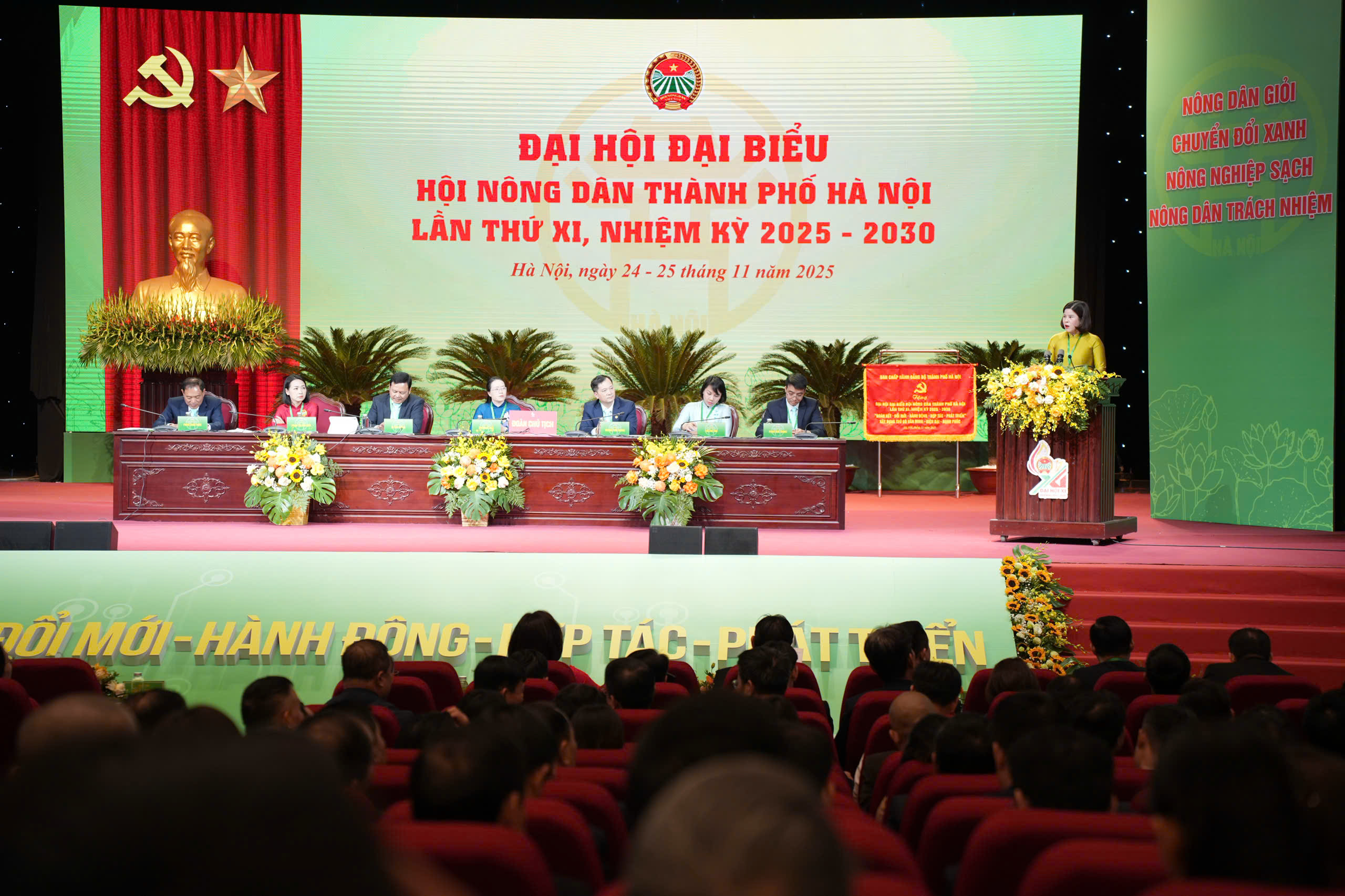 Đại hội đại biểu Hội Nông dân thành phố Hà Nội lần thứ XI khai mạc phiên thứ nhất - ảnh 8