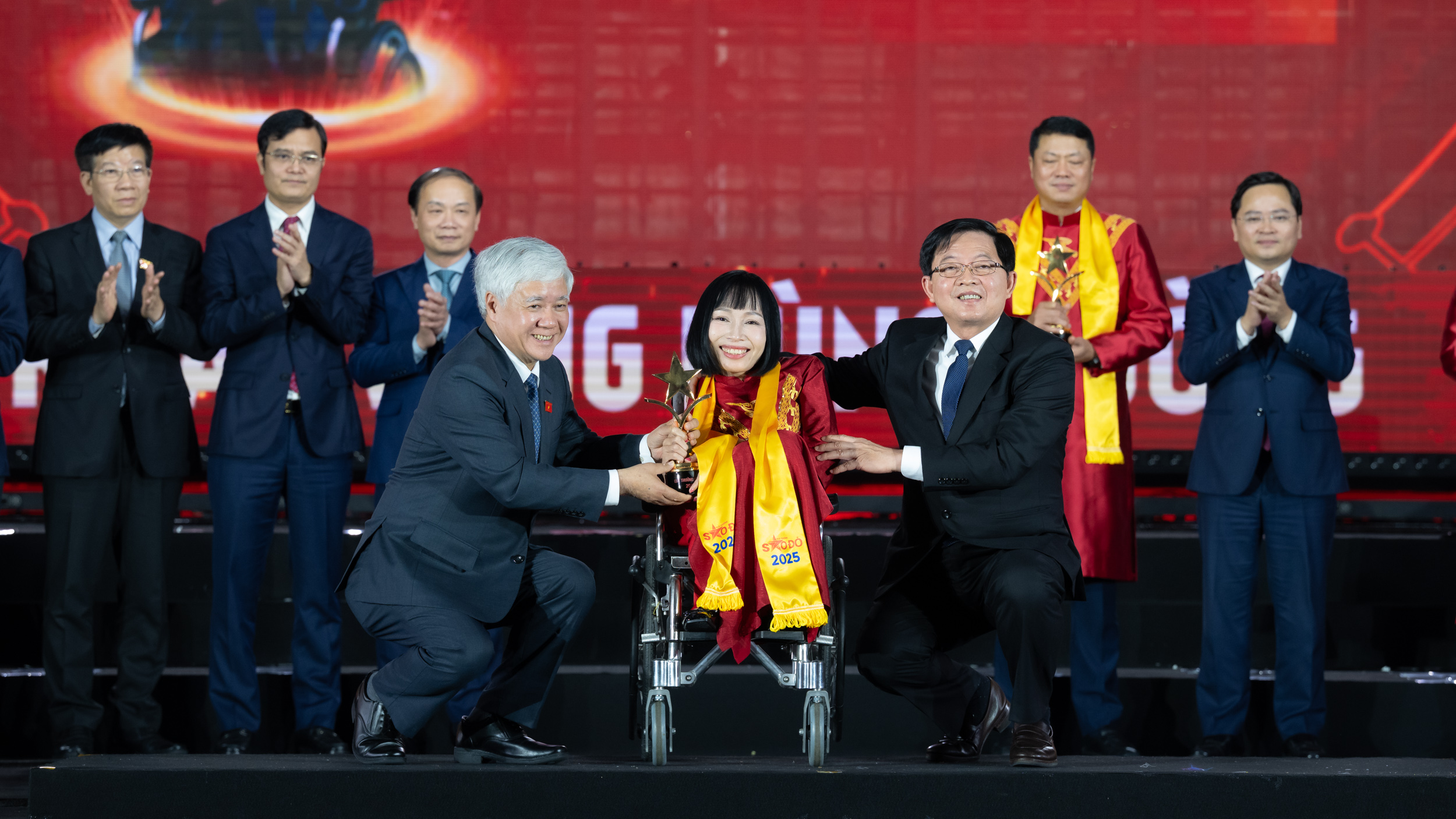 Lễ trao Giải thưởng Sao Đỏ - Doanh nhân trẻ Việt Nam tiêu biểu 2025 - ảnh 2
