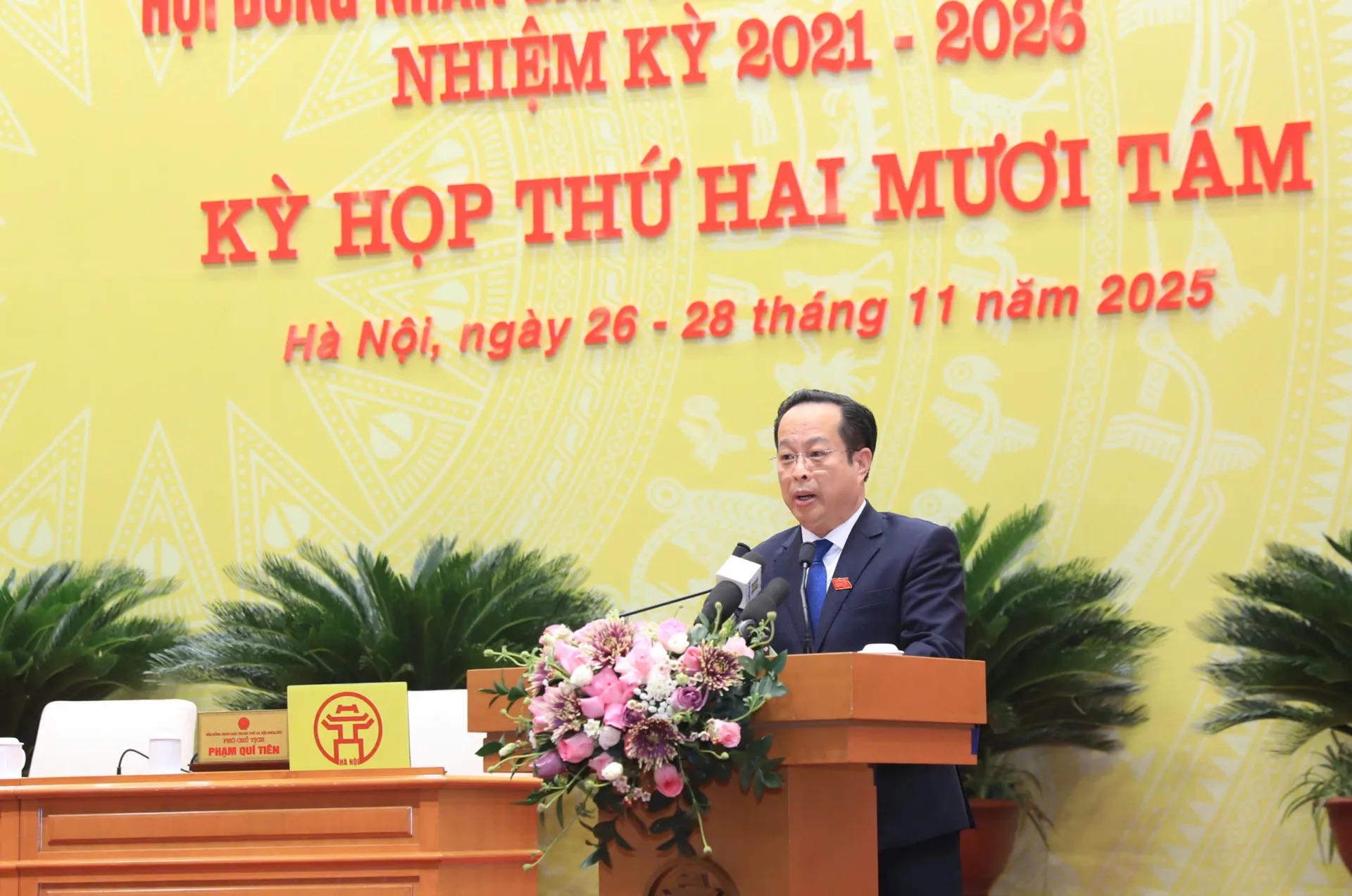 Đại biểu HĐND thành phố Hà Nội ủng hộ đồng bào khắc phục thiệt hại do mưa lũ - ảnh 1