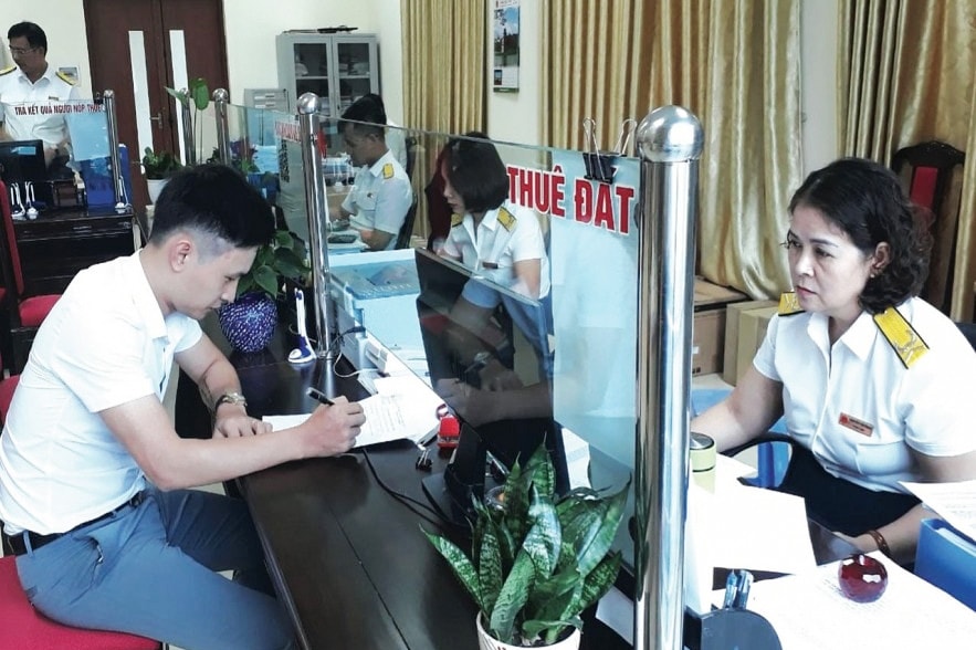 Cơ quan thuế các cấp khẩn trương hỗ trợ người nộp thuế tại các địa phương bị tổn thất do bão lũ - ảnh 1