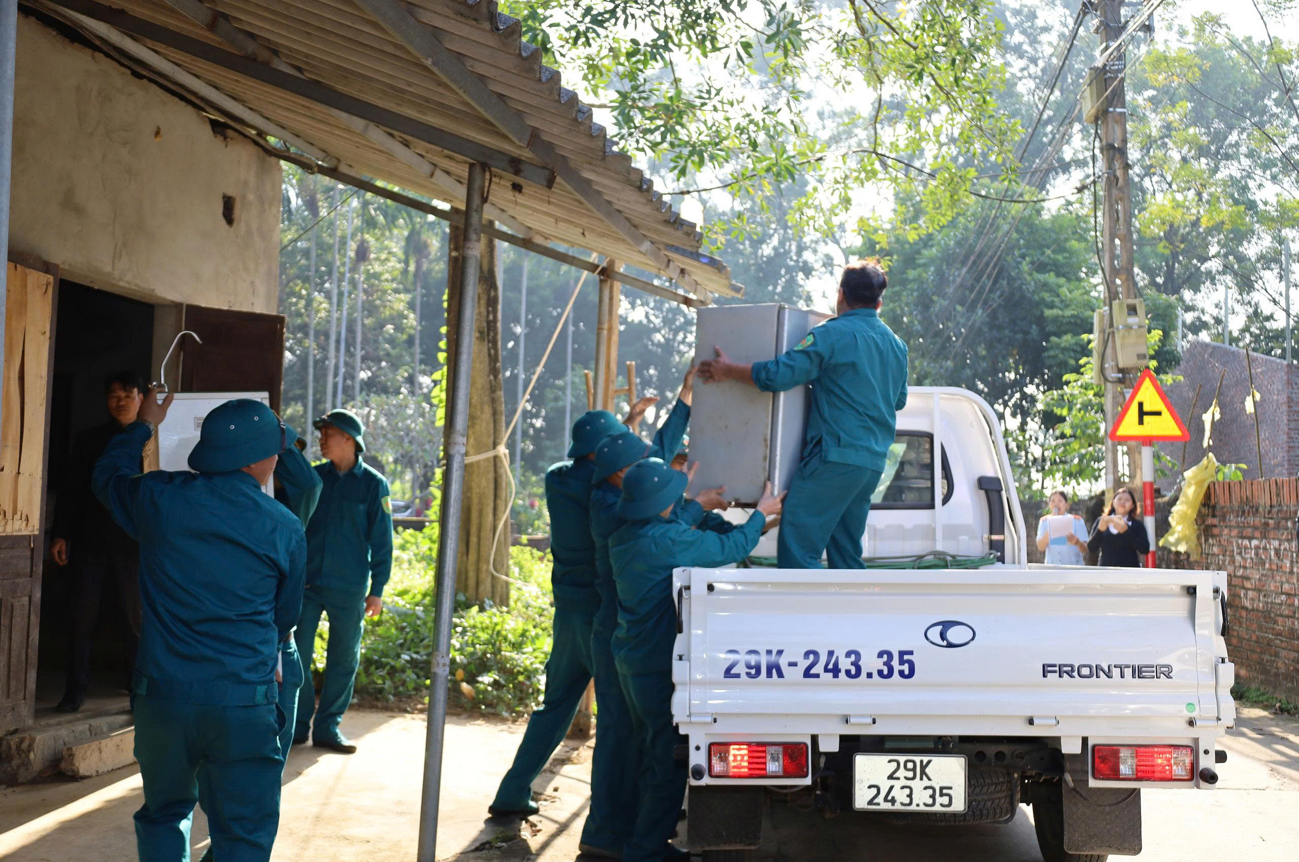 Phường Tùng Thiện thực hành xử lý một số tình huống trong công tác phòng, chống thiên tai - ảnh 7