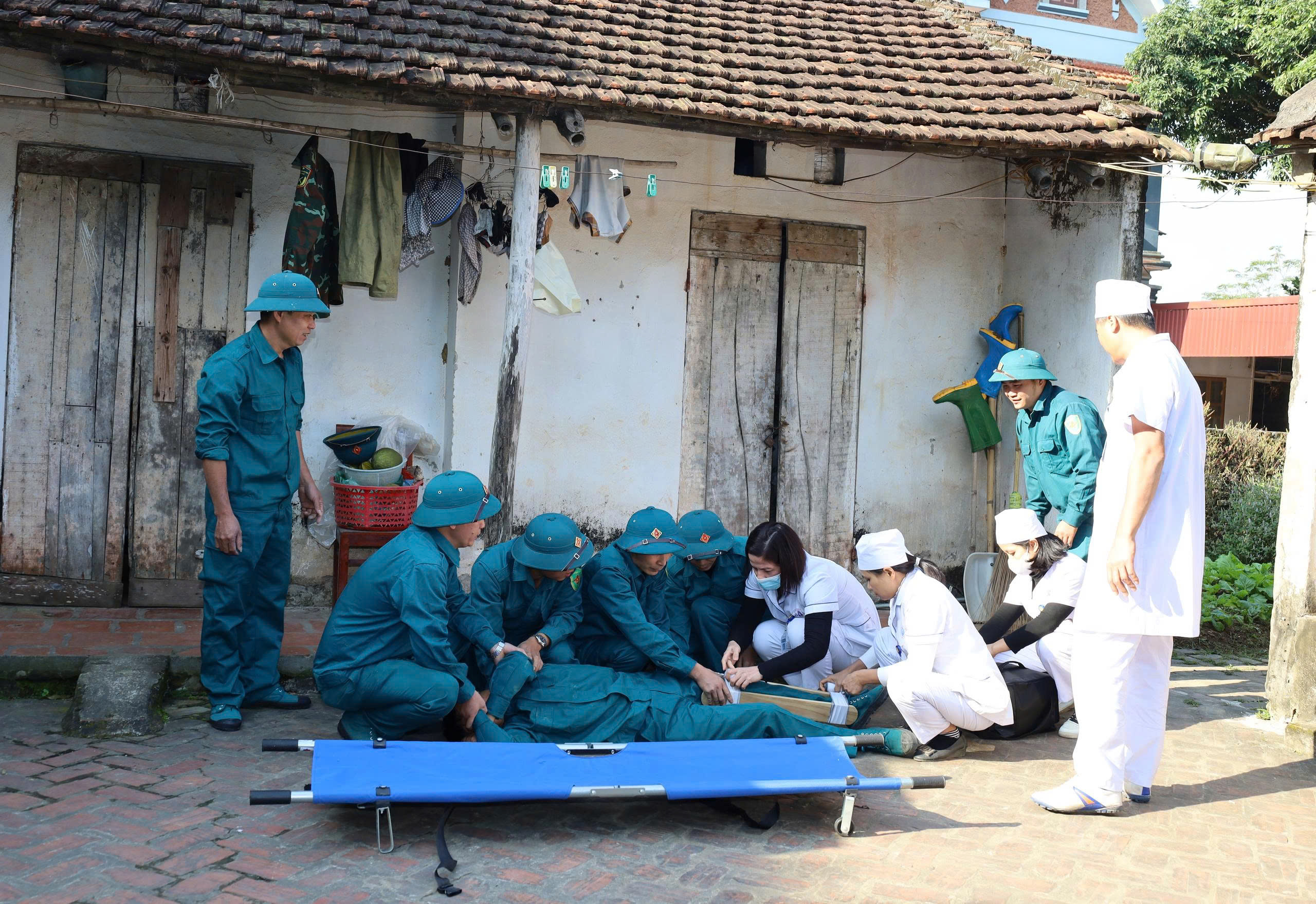 Phường Tùng Thiện thực hành xử lý một số tình huống trong công tác phòng, chống thiên tai - ảnh 5