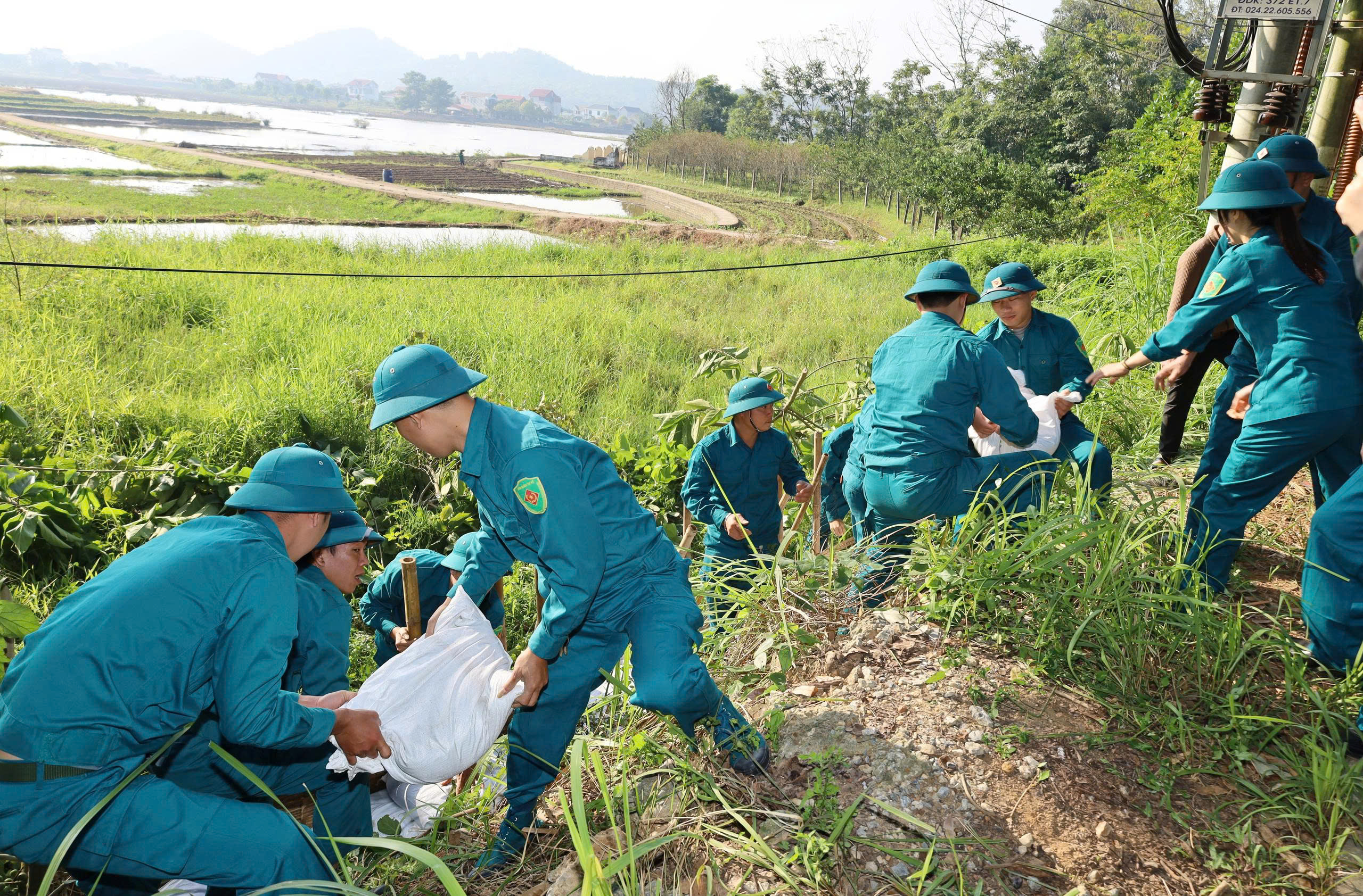 Phường Tùng Thiện thực hành xử lý một số tình huống trong công tác phòng, chống thiên tai - ảnh 3
