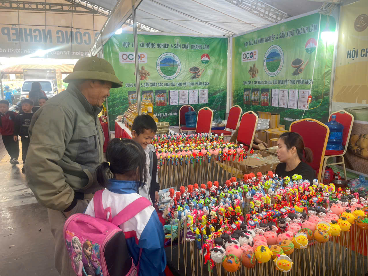 Khai mạc Hội chợ hàng công nghiệp nông thôn Thủ đô tại xã Trung Giã: Thúc đẩy liên kết sản xuất – tiêu thụ bền vững - ảnh 5