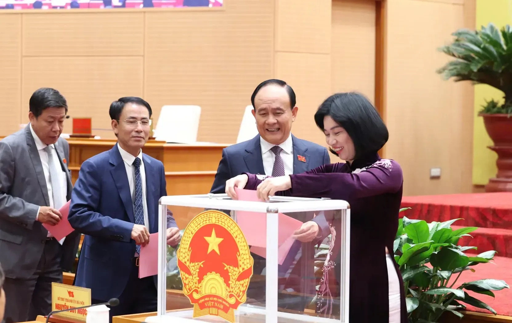 Đồng chí Vũ Đại Thắng được bầu làm Chủ tịch UBND thành phố Hà Nội - ảnh 1