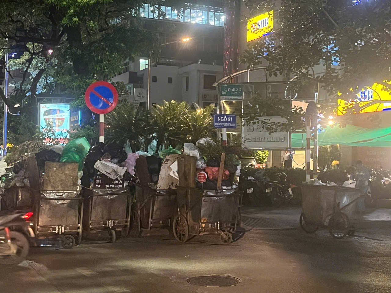 Nhiều điểm tập kết rác gây ô nhiễm môi trường trên địa bàn Hà Nội - ảnh 2