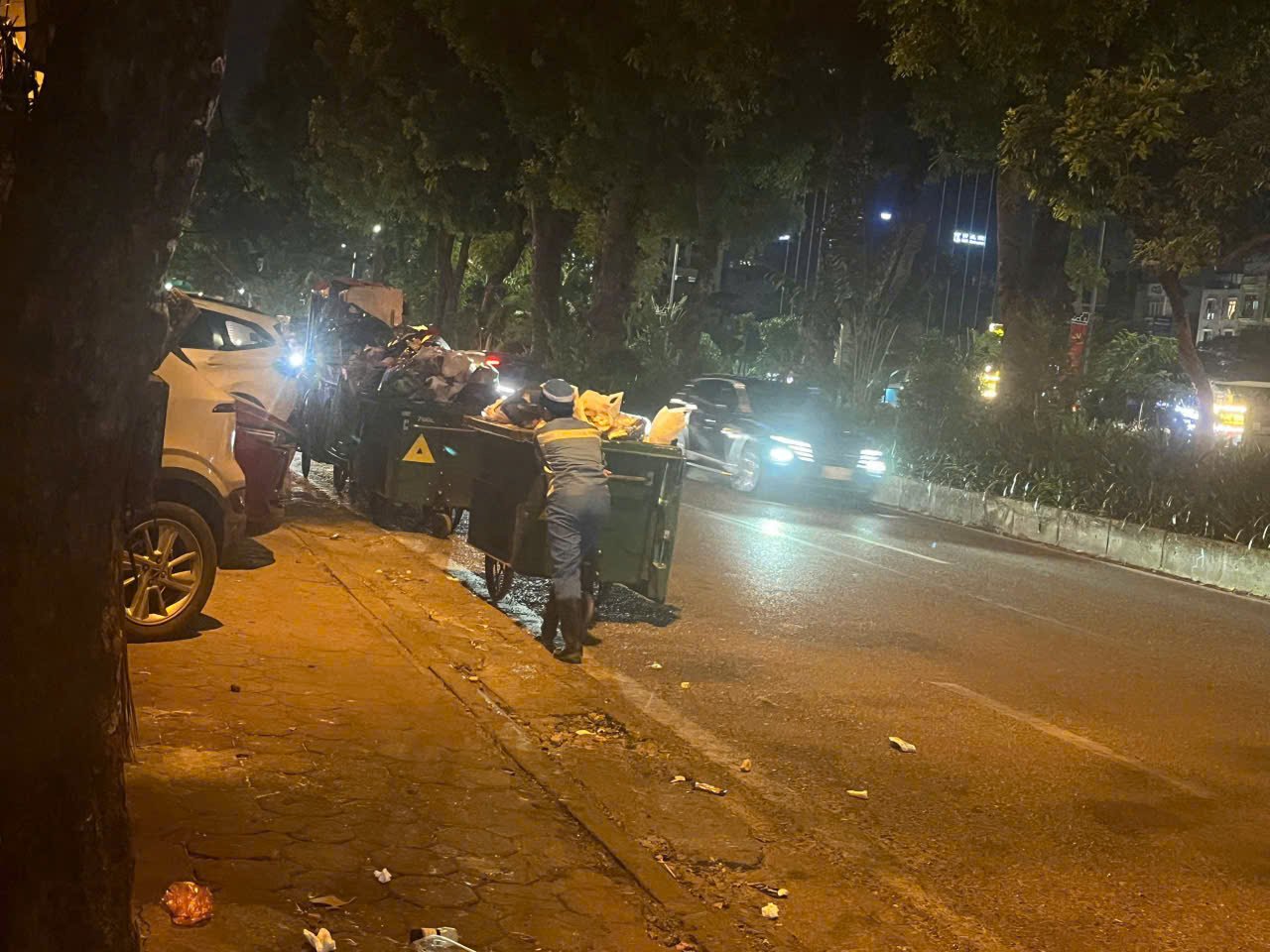 Nhiều điểm tập kết rác gây ô nhiễm môi trường trên địa bàn Hà Nội - ảnh 4