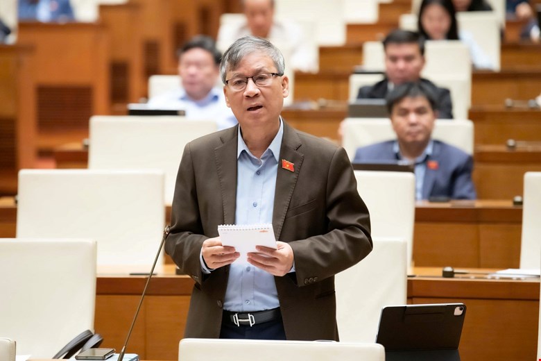 Đại biểu Nguyễn Anh Trí đề nghị Quốc hội, Chính phủ cần sớm vào cuộc để định hướng dư luận về sách "Nỗi buồn chiến tranh" - ảnh 1