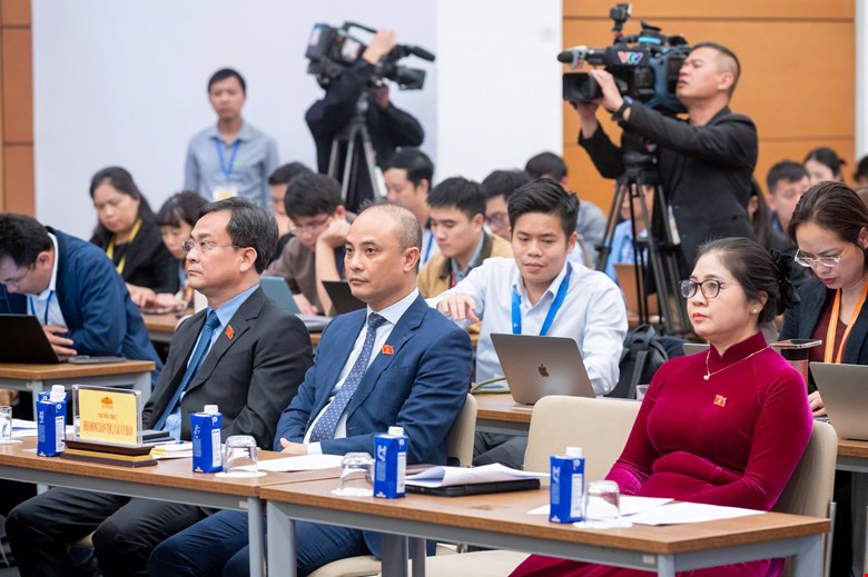 Khối lượng công tác lập pháp được Quốc hội thông qua tại kỳ họp 10 chiếm khoảng 30% của cả nhiệm kỳ - ảnh 3