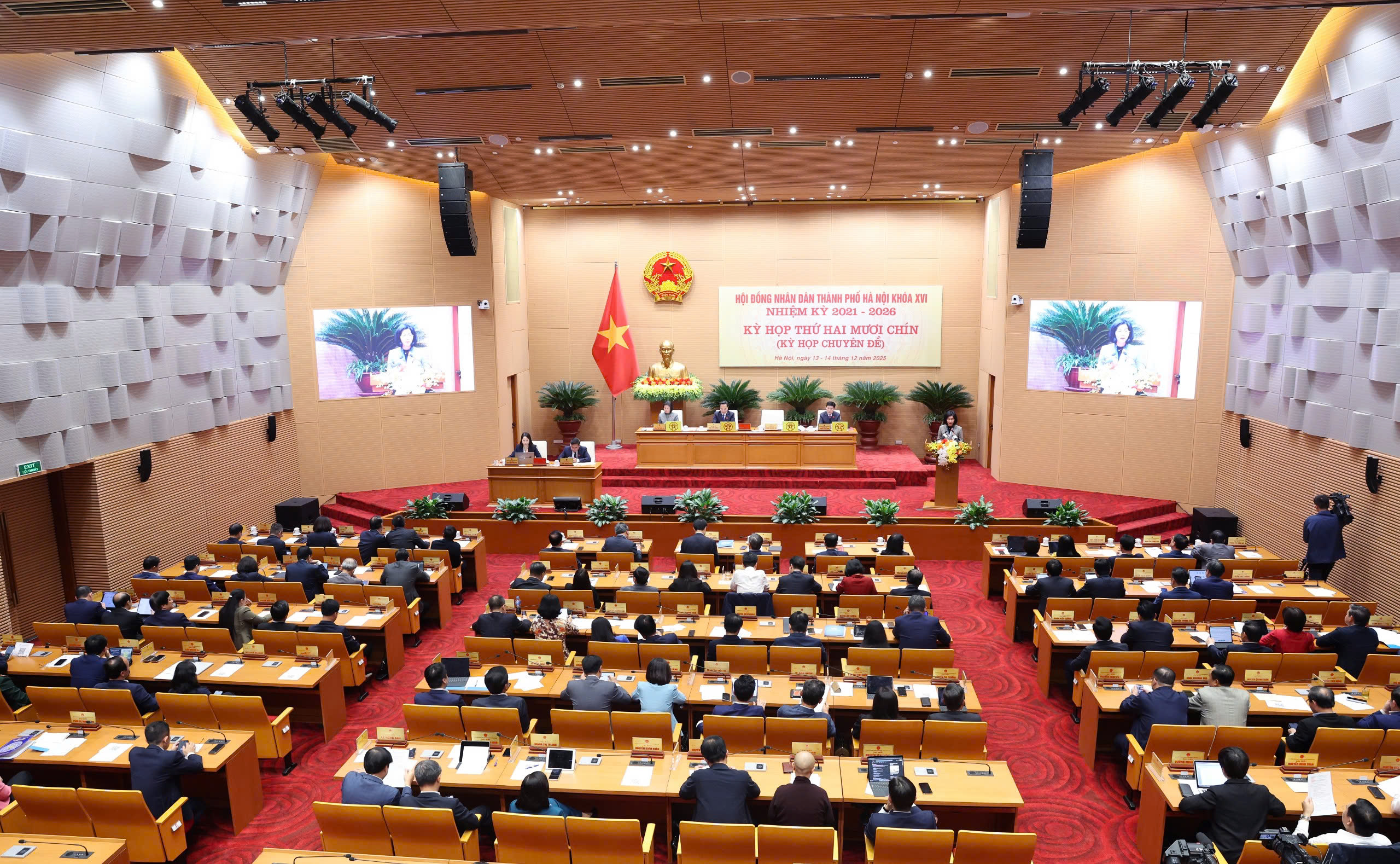 Khai mạc kỳ họp thứ 29 của HĐND TP Hà Nội: Xem xét thực hiện các dự án lớn, quan trọng trên địa bàn Thủ đô - ảnh 4