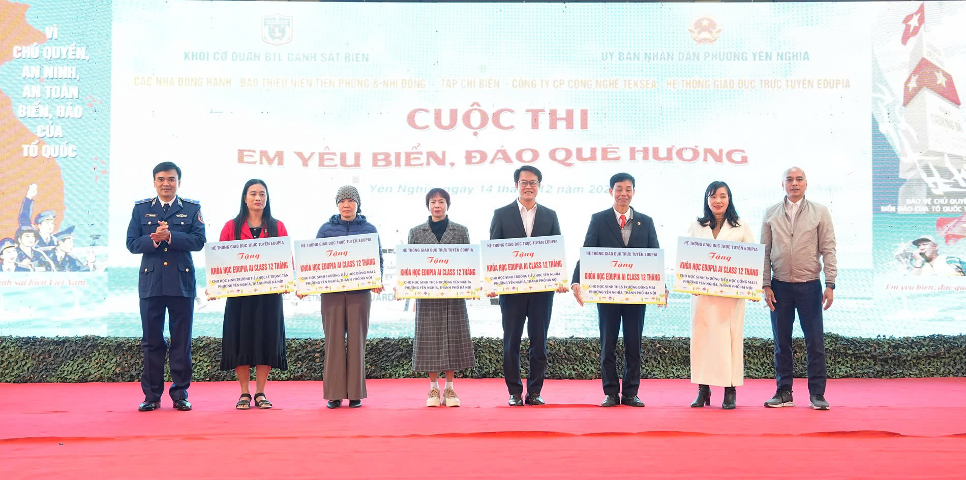Nhiều phần quà được trao tại cuộc thi “Em yêu biển, đảo quê hương” tại phường Yên Nghĩa - ảnh 6