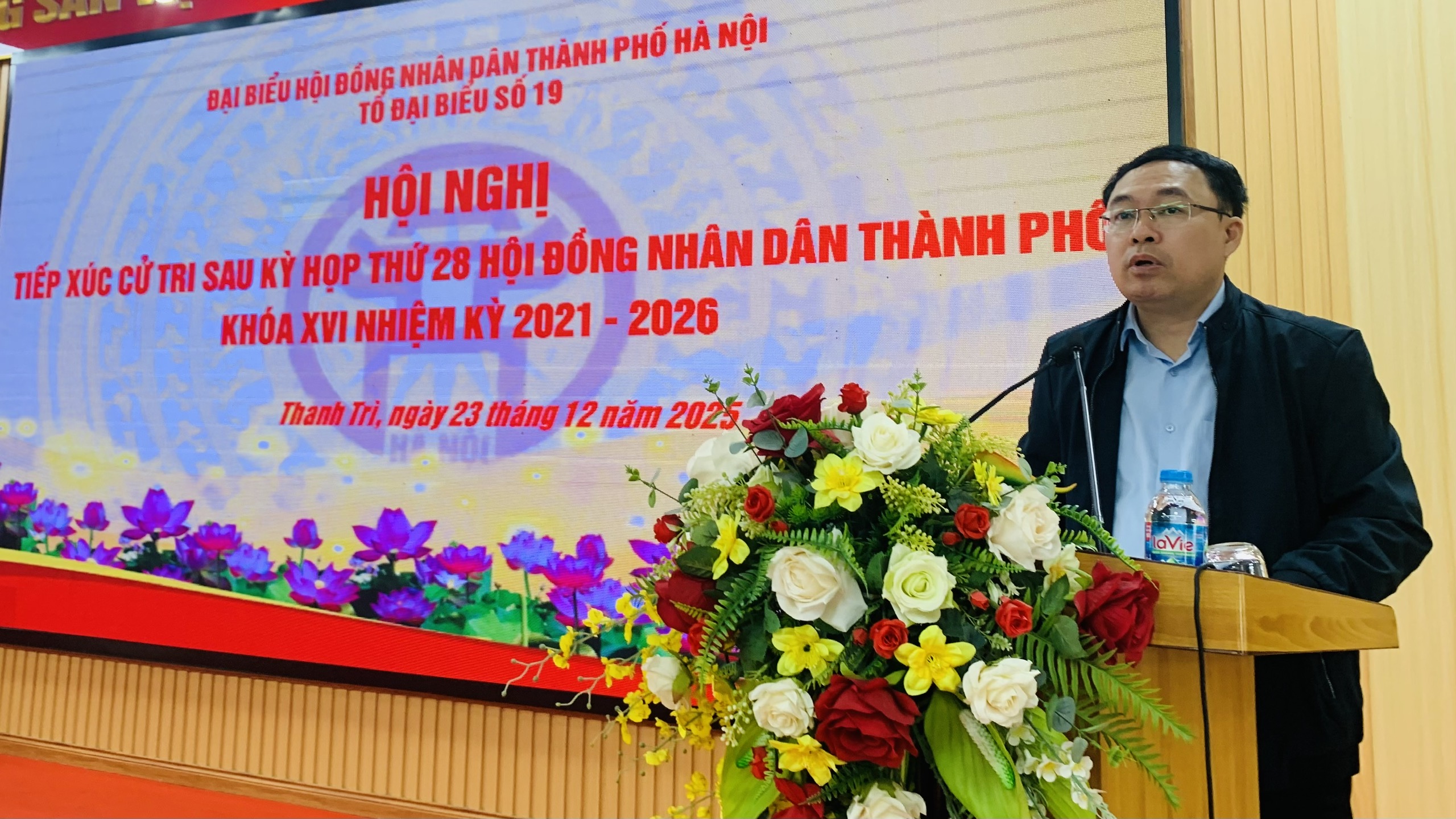 Cử tri tổ đại biểu 19 kiến nghị thành phố đẩy nhanh tiến độ các tuyến đường giao thông - ảnh 10