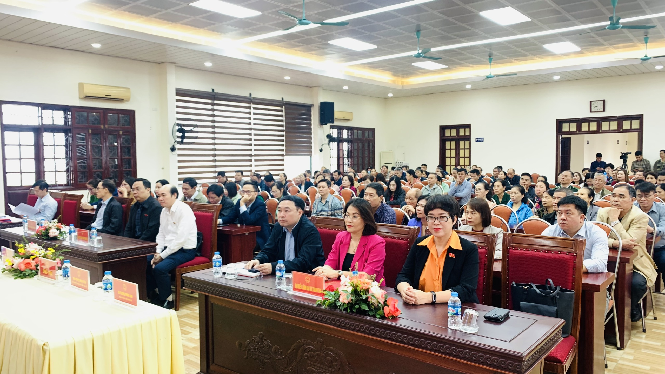 Cử tri tổ đại biểu 19 kiến nghị thành phố đẩy nhanh tiến độ các tuyến đường giao thông - ảnh 1